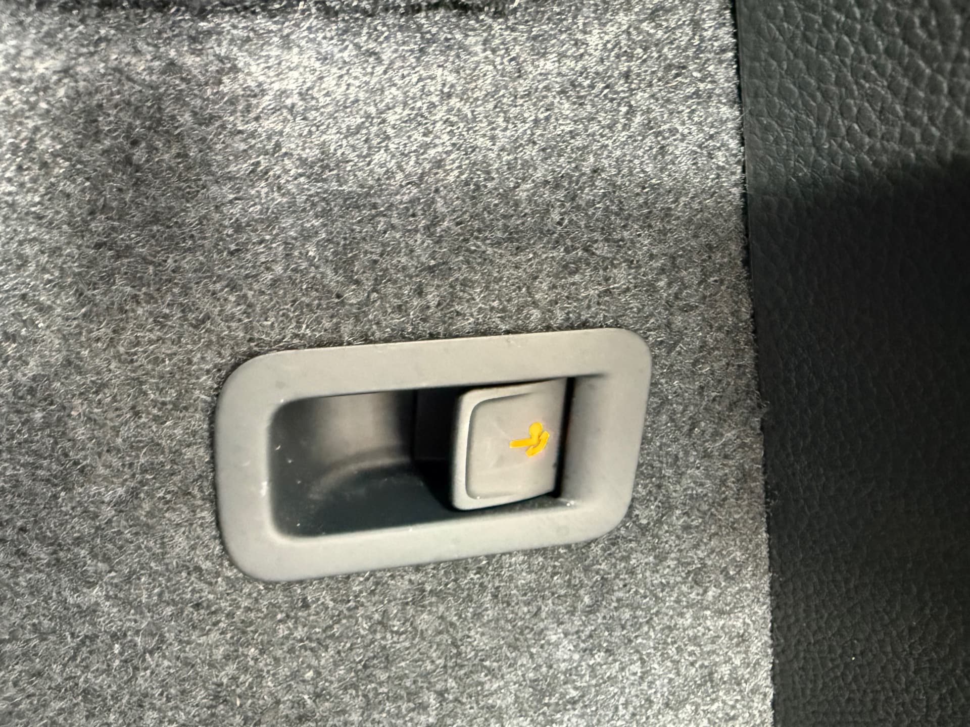 Skoda Karoq 1.5 TSI ACT Business Edition Plus, Stoelverwarming,Apple Carplay/Android,Navigatie,Trekhaak thumbnail 10