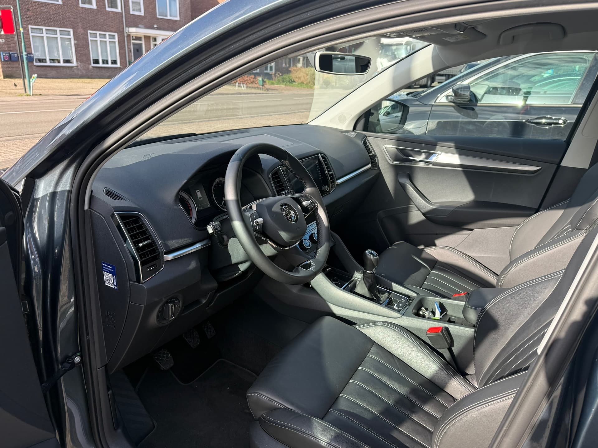 Skoda Karoq 1.5 TSI ACT Business Edition Plus, Stoelverwarming,Apple Carplay/Android,Navigatie,Trekhaak thumbnail 11