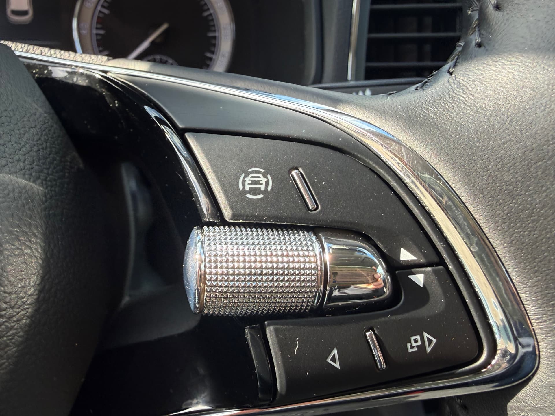 Skoda Karoq 1.5 TSI ACT Business Edition Plus, Stoelverwarming,Apple Carplay/Android,Navigatie,Trekhaak thumbnail 16