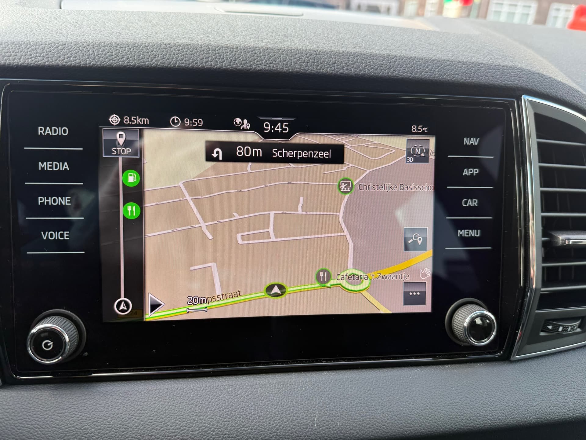 Skoda Karoq 1.5 TSI ACT Business Edition Plus, Stoelverwarming,Apple Carplay/Android,Navigatie,Trekhaak thumbnail 18