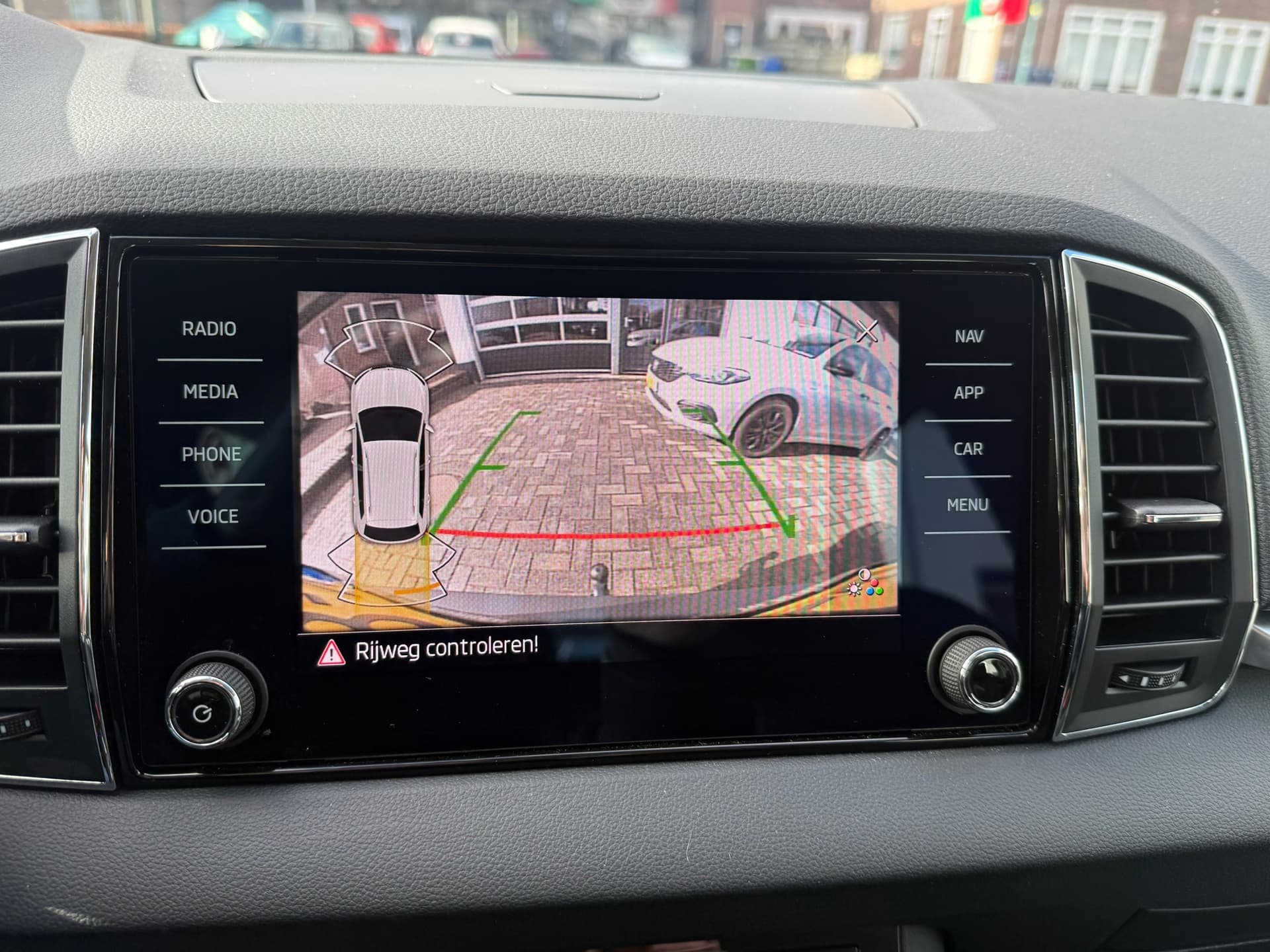 Skoda Karoq 1.5 TSI ACT Business Edition Plus, Stoelverwarming,Apple Carplay/Android,Navigatie,Trekhaak thumbnail 19