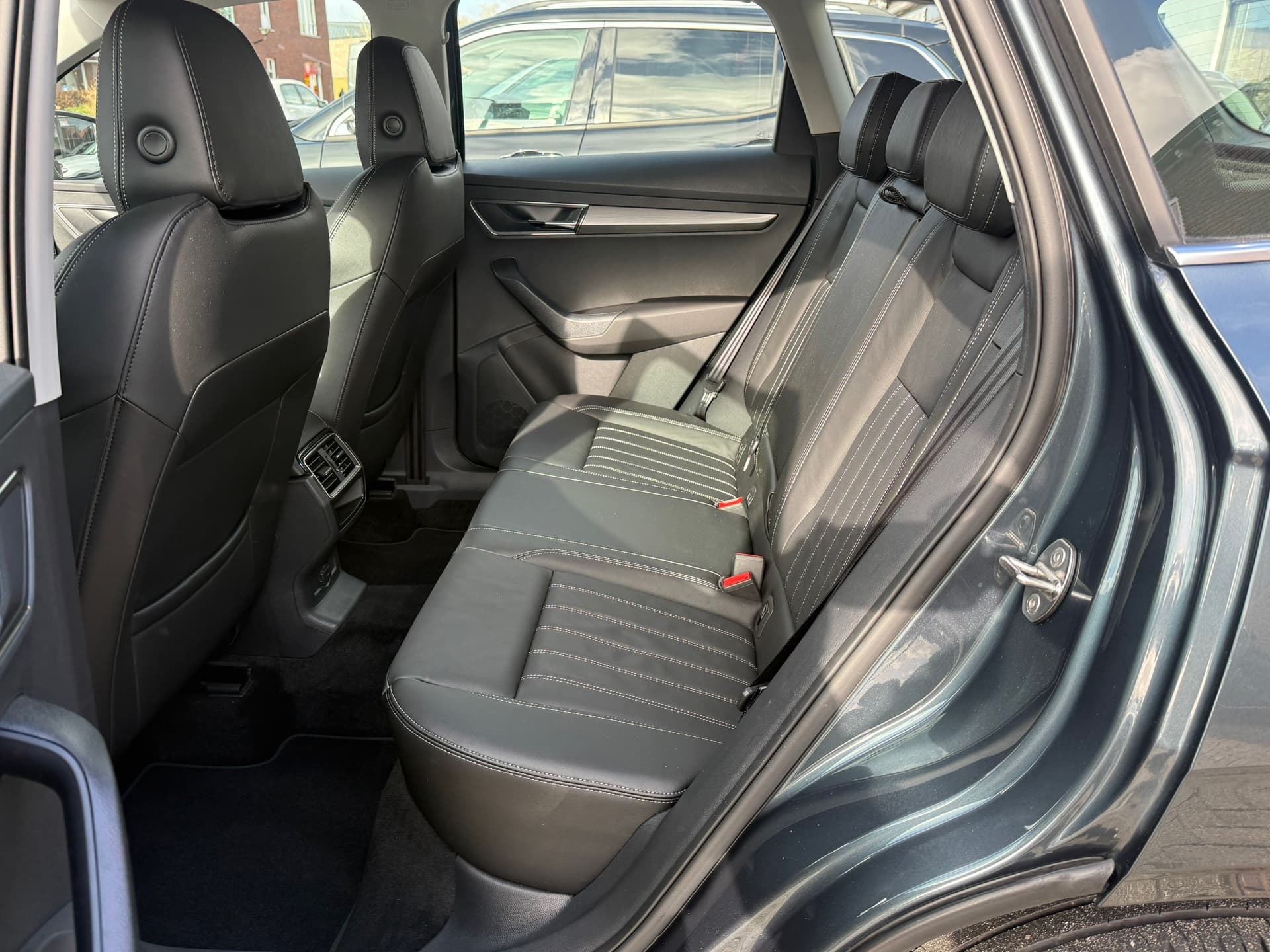 Skoda Karoq 1.5 TSI ACT Business Edition Plus, Stoelverwarming,Apple Carplay/Android,Navigatie,Trekhaak thumbnail 25