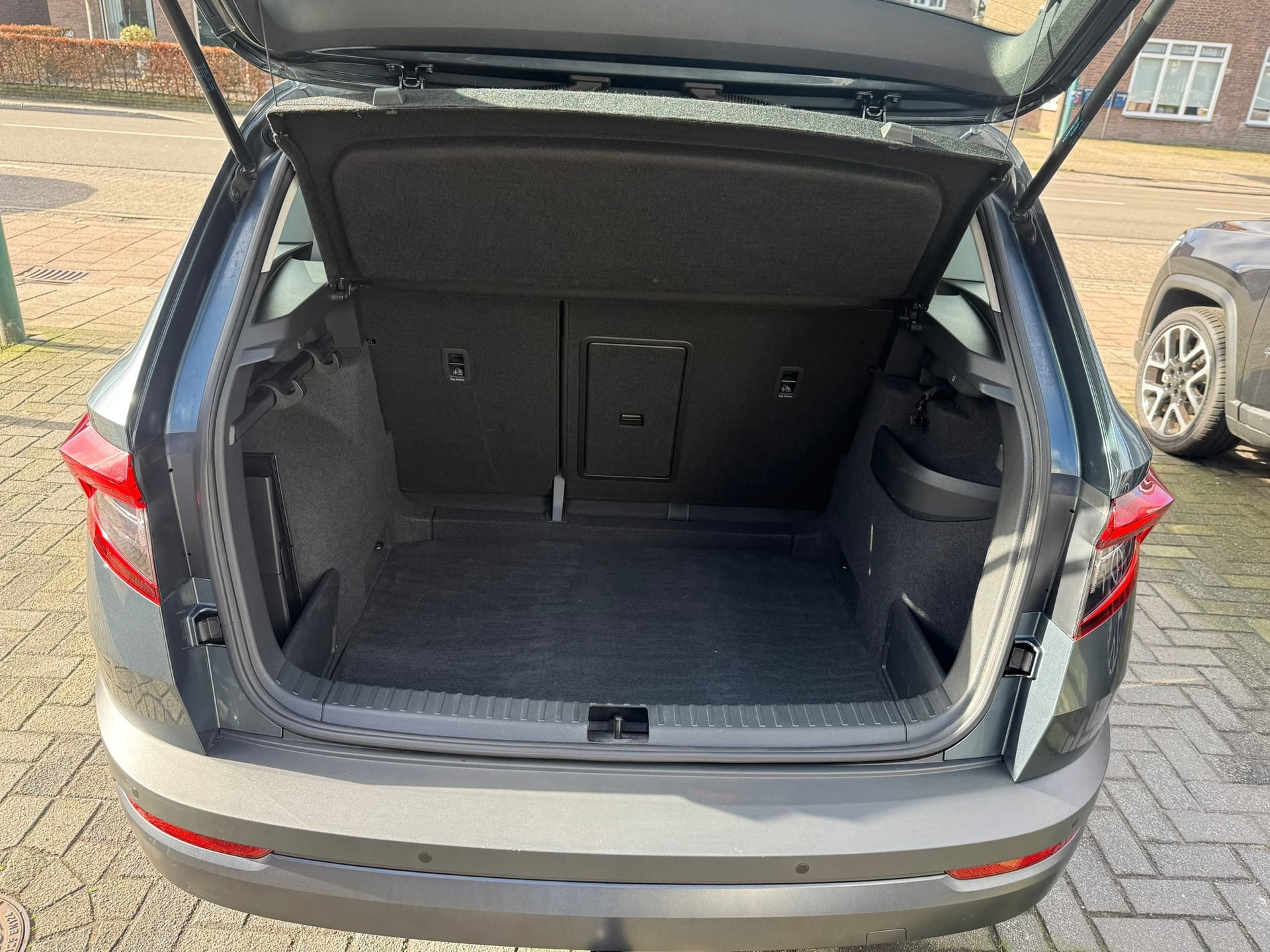 Skoda Karoq 1.5 TSI ACT Business Edition Plus, Stoelverwarming,Apple Carplay/Android,Navigatie,Trekhaak thumbnail 26