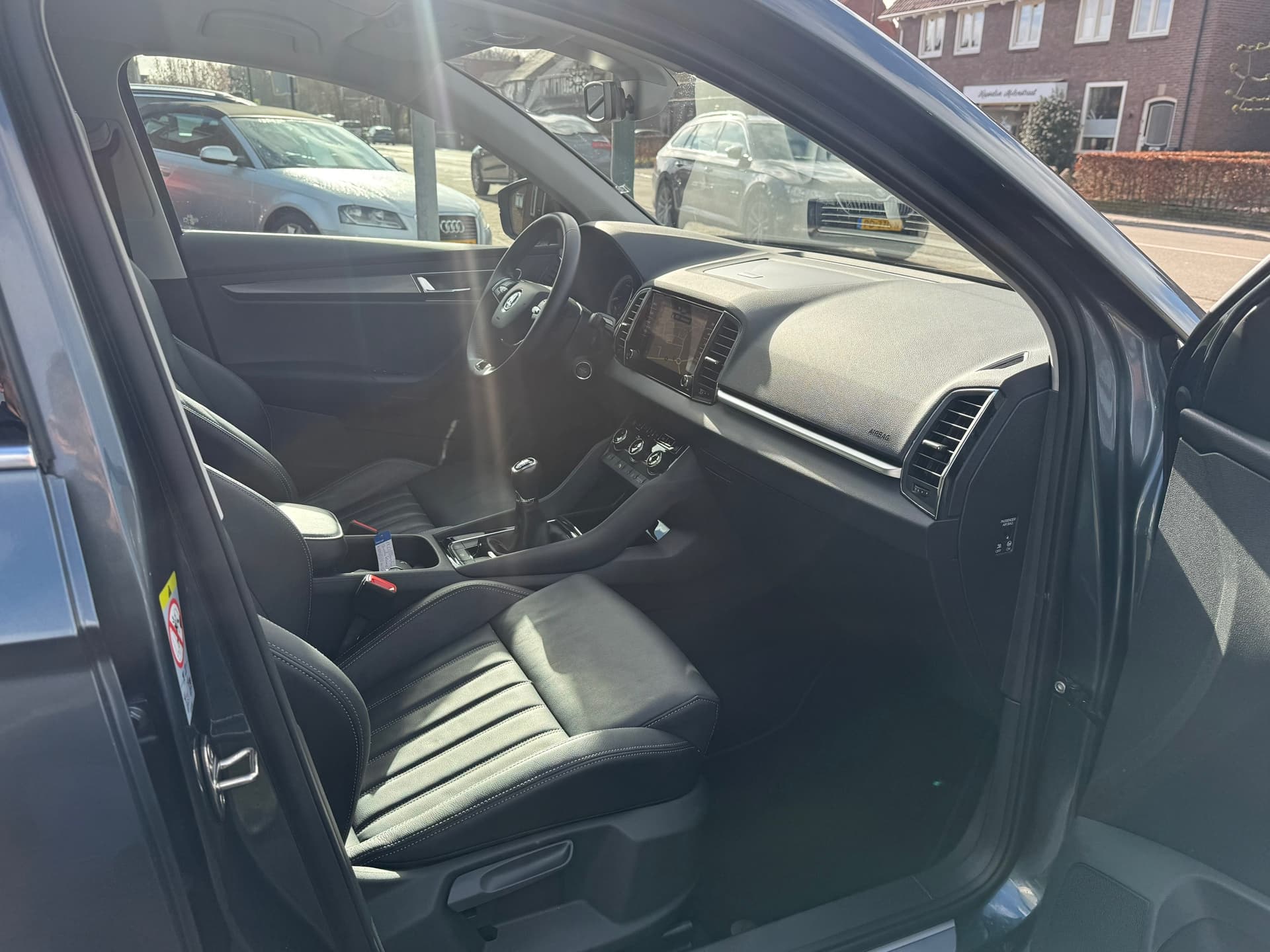 Skoda Karoq 1.5 TSI ACT Business Edition Plus, Stoelverwarming,Apple Carplay/Android,Navigatie,Trekhaak thumbnail 27