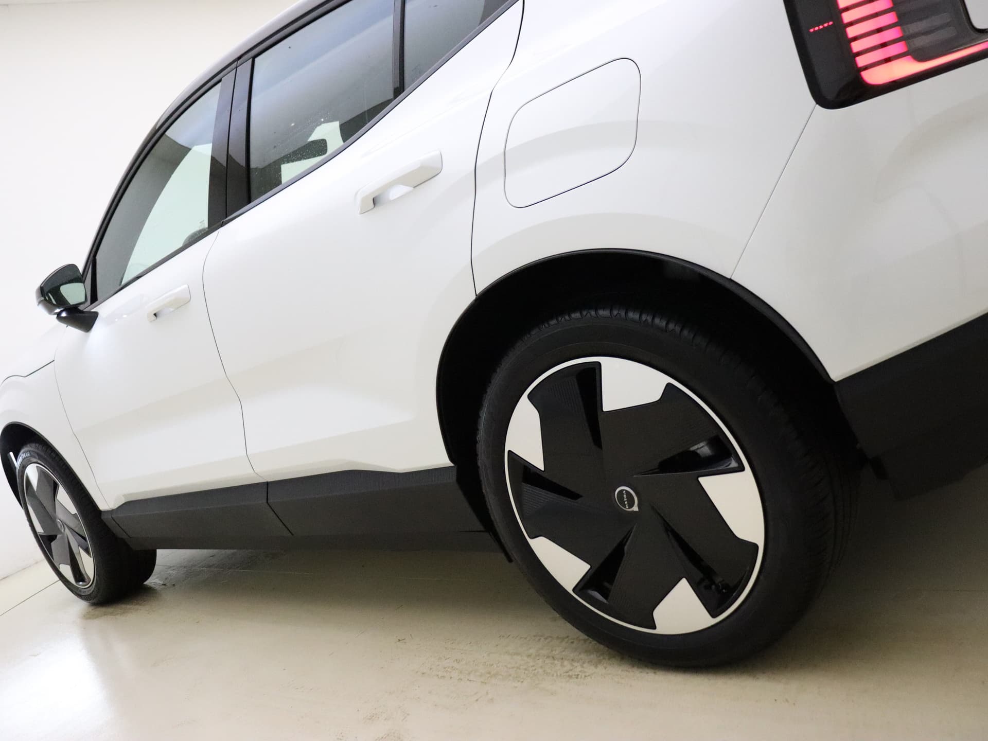 Volvo EX30 Extended Range Plus / El. Achterklep / Adapt. Cruise / BLIS / PDC + Camera / thumbnail 17