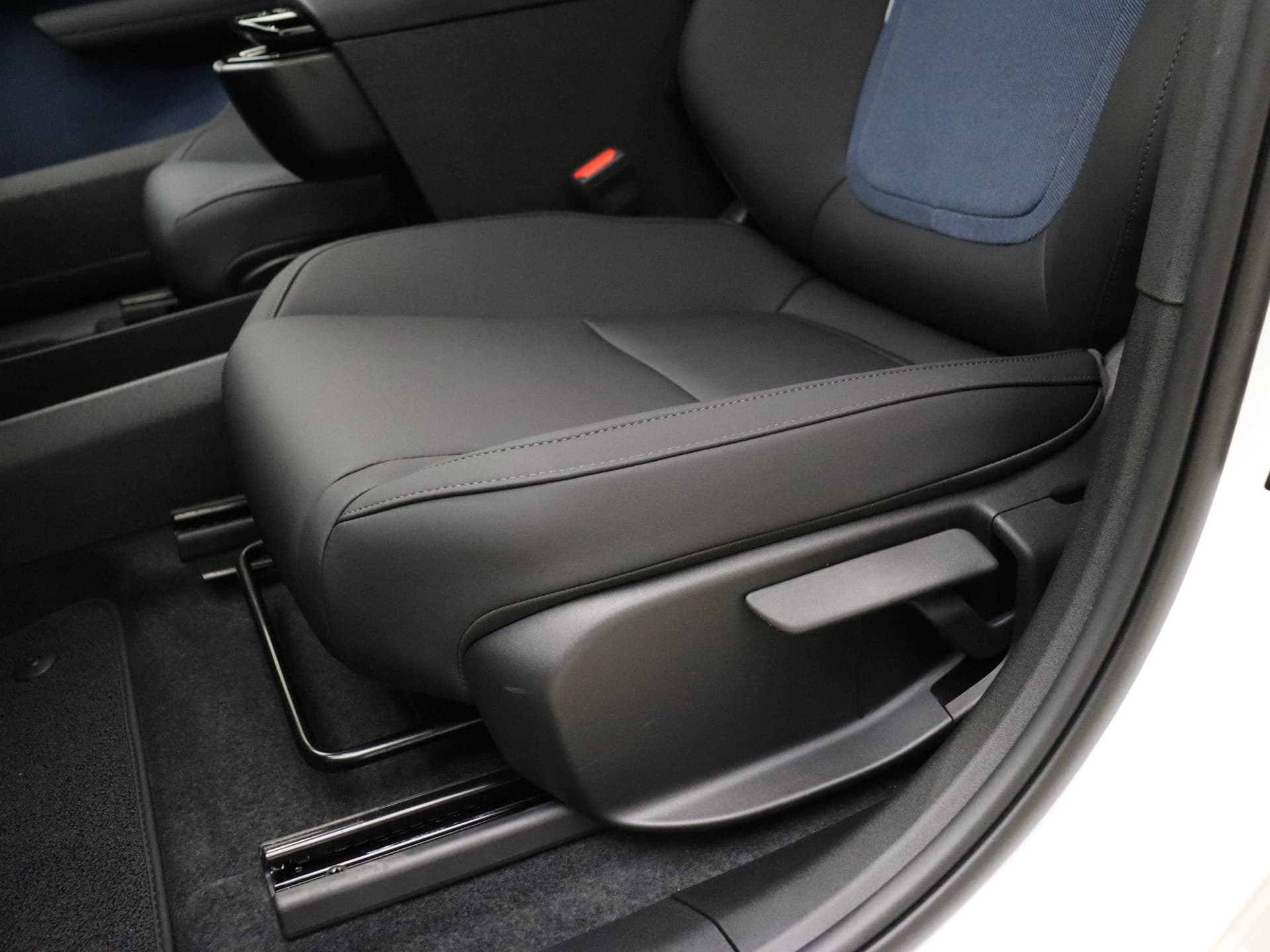 Volvo EX30 Extended Range Plus / El. Achterklep / Adapt. Cruise / BLIS / PDC + Camera / thumbnail 21