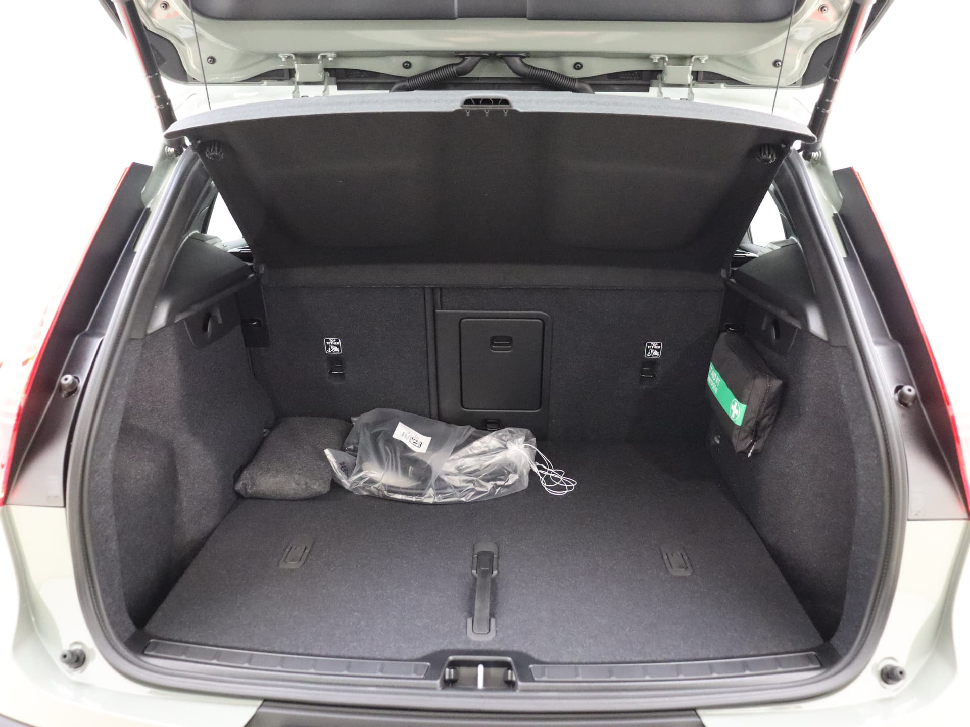 Volvo EX40 Extended Range Plus / Climate / 19'' / Donker glas / Sage Green / thumbnail 11