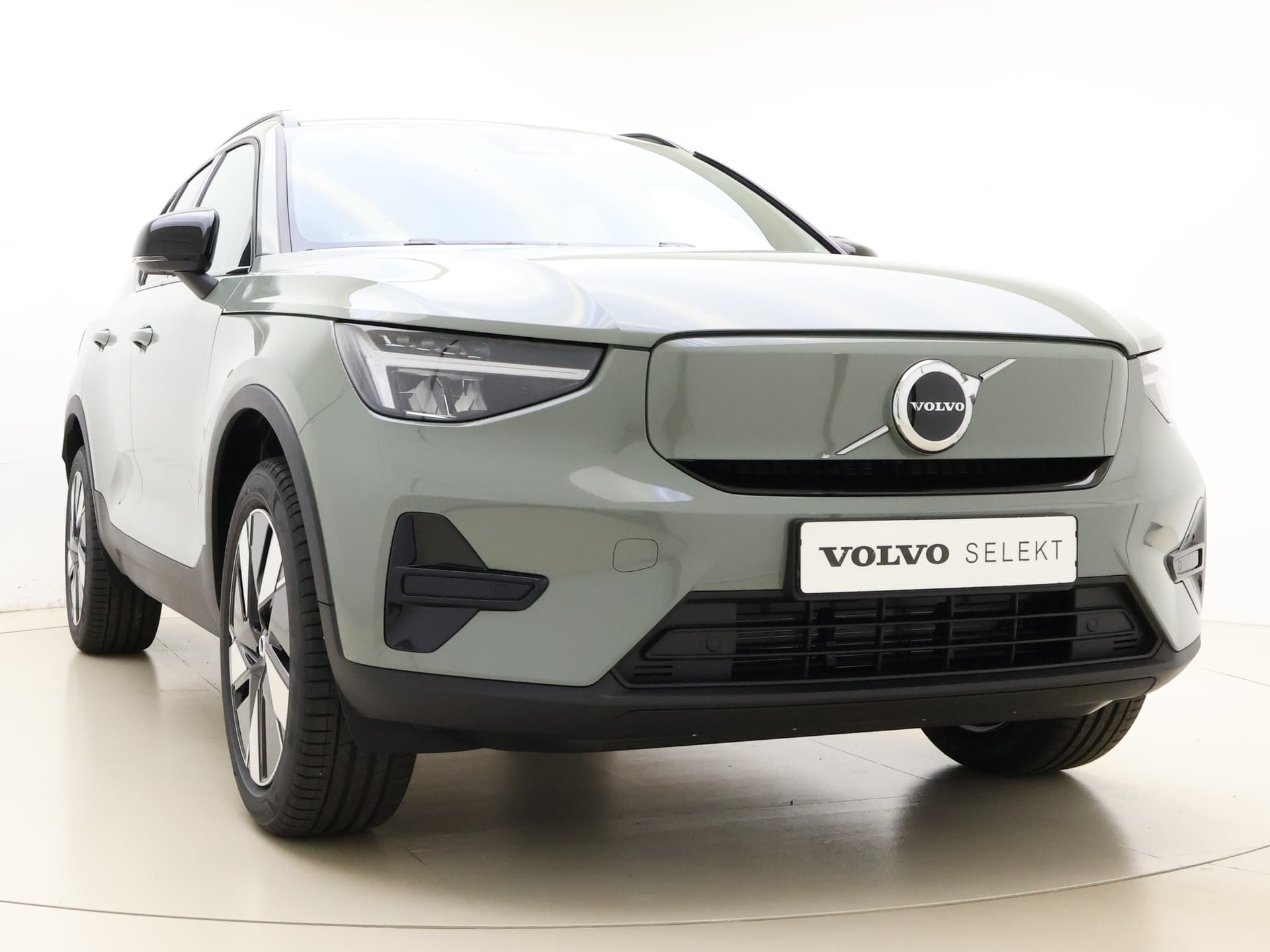 Volvo EX40 Extended Range Plus / Climate / 19'' / Donker glas / Sage Green / thumbnail 21