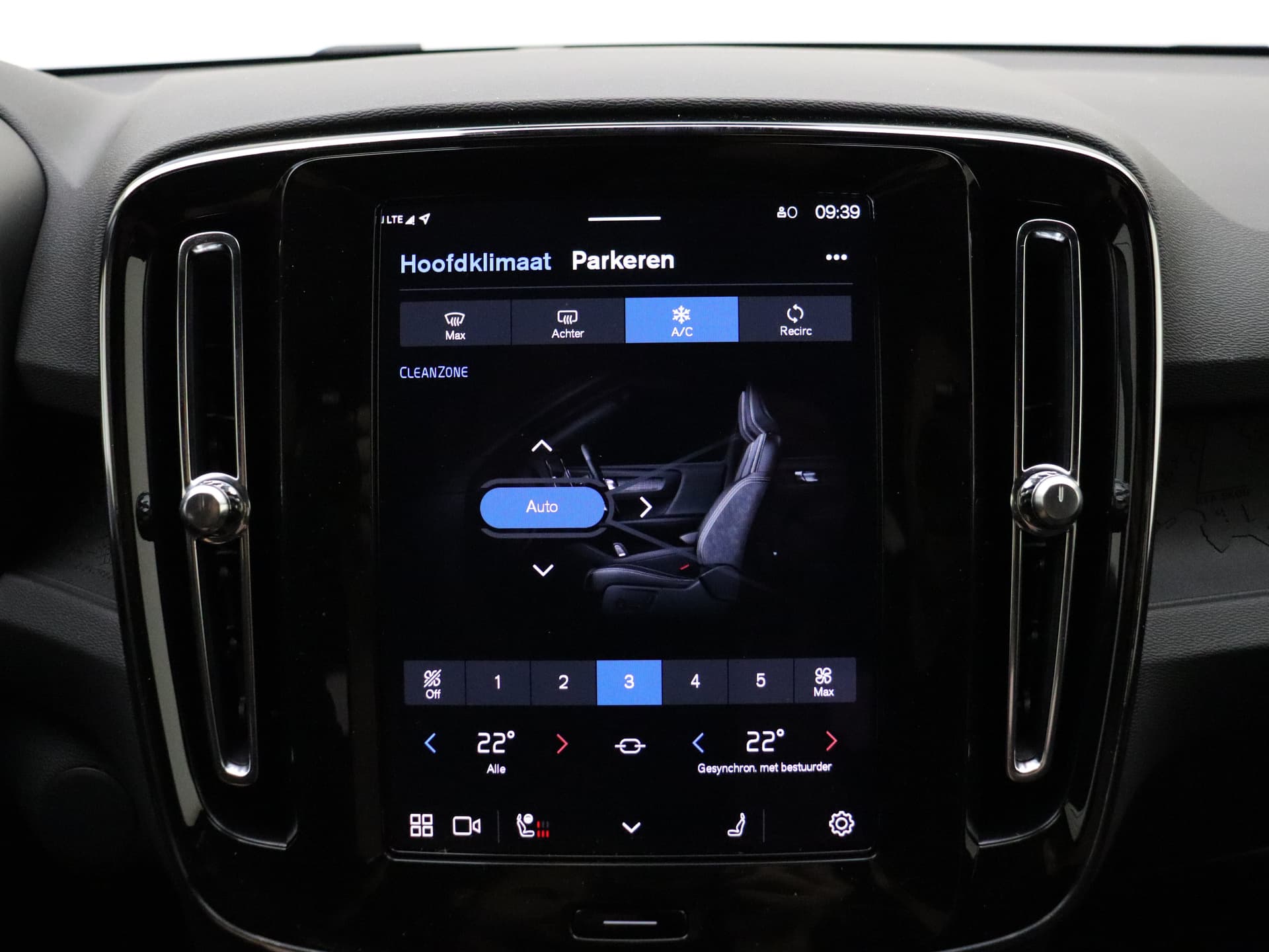 Volvo EX40 Extended Range Plus / Climate / 19'' / Donker glas / Sage Green / thumbnail 27