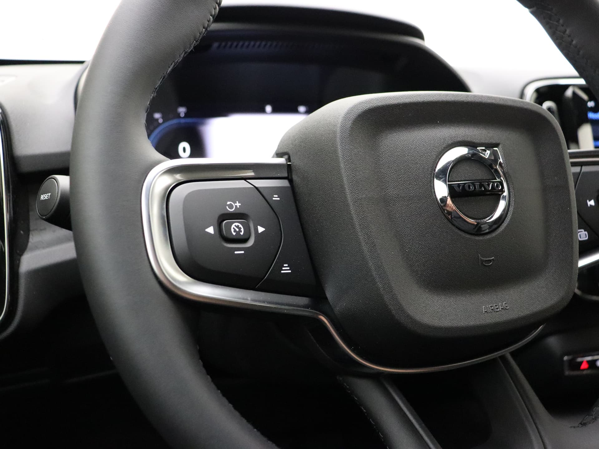 Volvo EX40 Extended Range Plus / Climate / 19'' / Donker glas / Sage Green / thumbnail 30