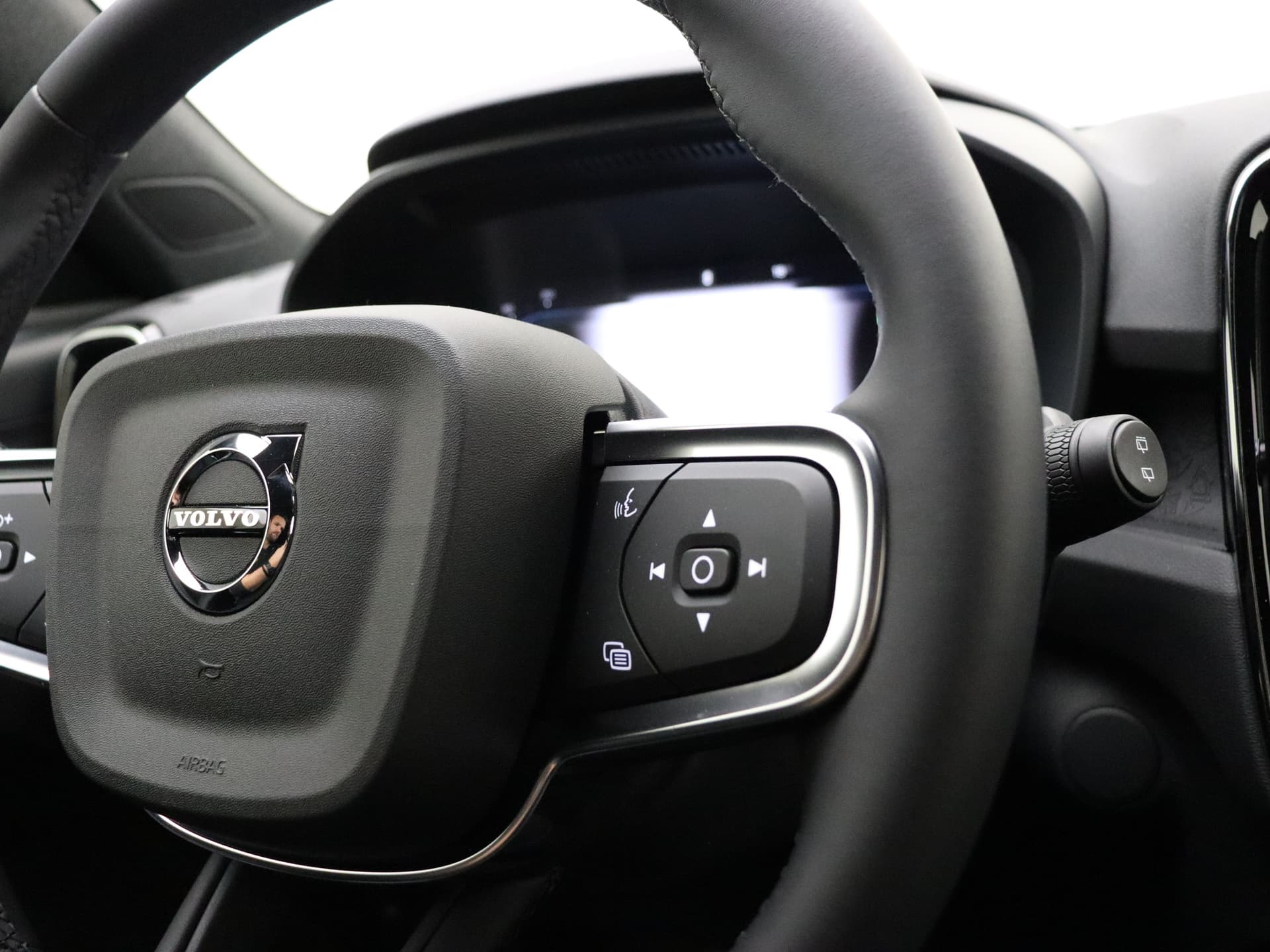 Volvo EX40 Extended Range Plus / Climate / 19'' / Donker glas / Sage Green / thumbnail 33