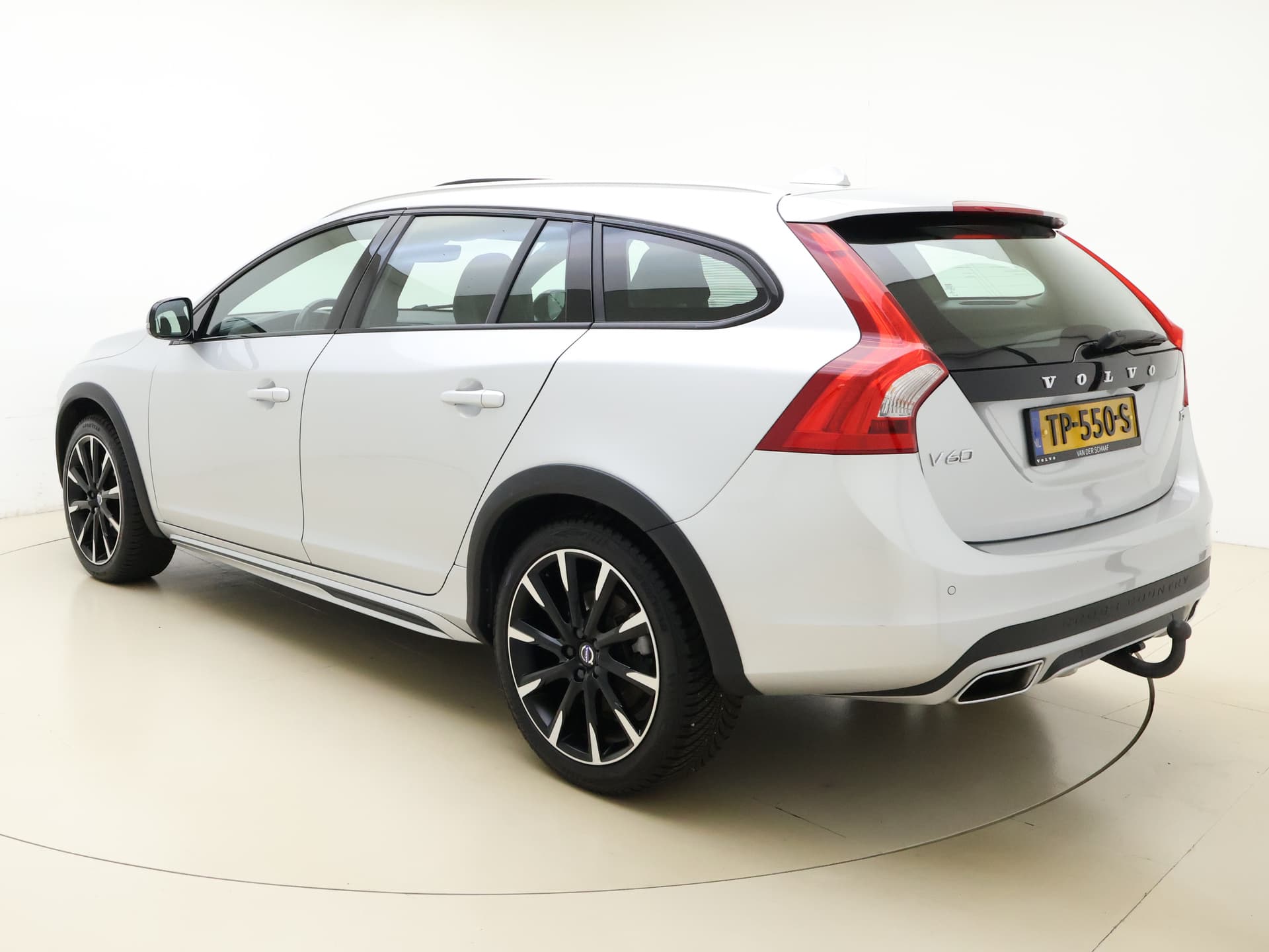 Volvo V60 Cross Country T5 245pk Automaat Polar+ / 19'' Bor / Schuif-/kanteldak / El. Stoelen / Dubbel glas / Afn. Trekhaak / Kinderzitjes / H&K Audio / Keyless / Stoel + stuurw. verwarming / PDC + CAM / ACC / BLIS / thumbnail 5