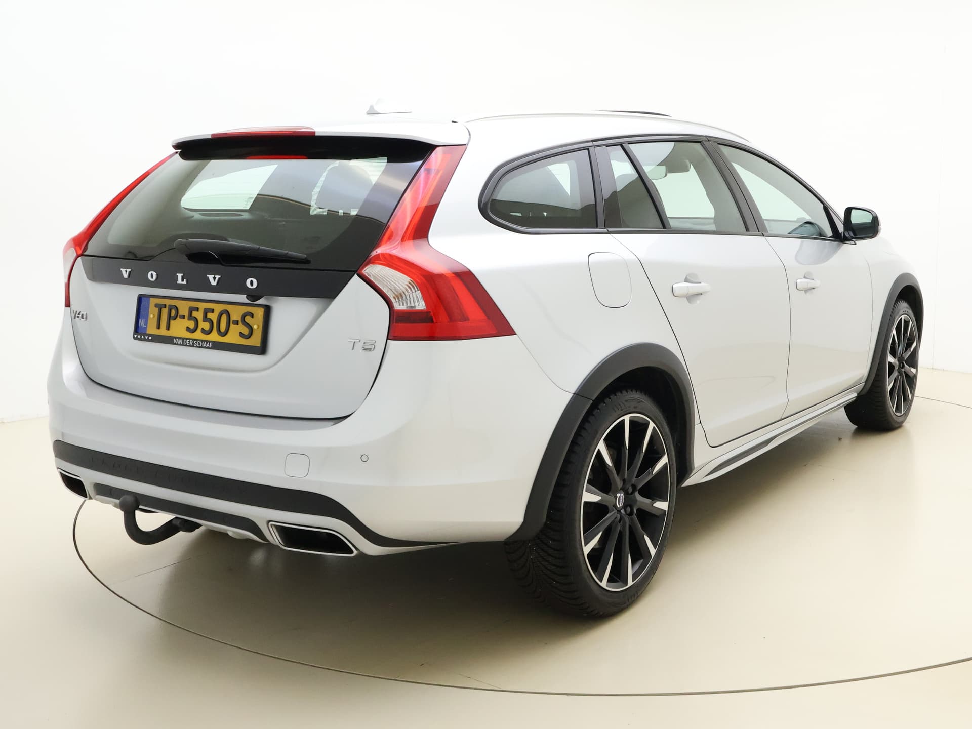 Volvo V60 Cross Country T5 245pk Automaat Polar+ / 19'' Bor / Schuif-/kanteldak / El. Stoelen / Dubbel glas / Afn. Trekhaak / Kinderzitjes / H&K Audio / Keyless / Stoel + stuurw. verwarming / PDC + CAM / ACC / BLIS / thumbnail 13