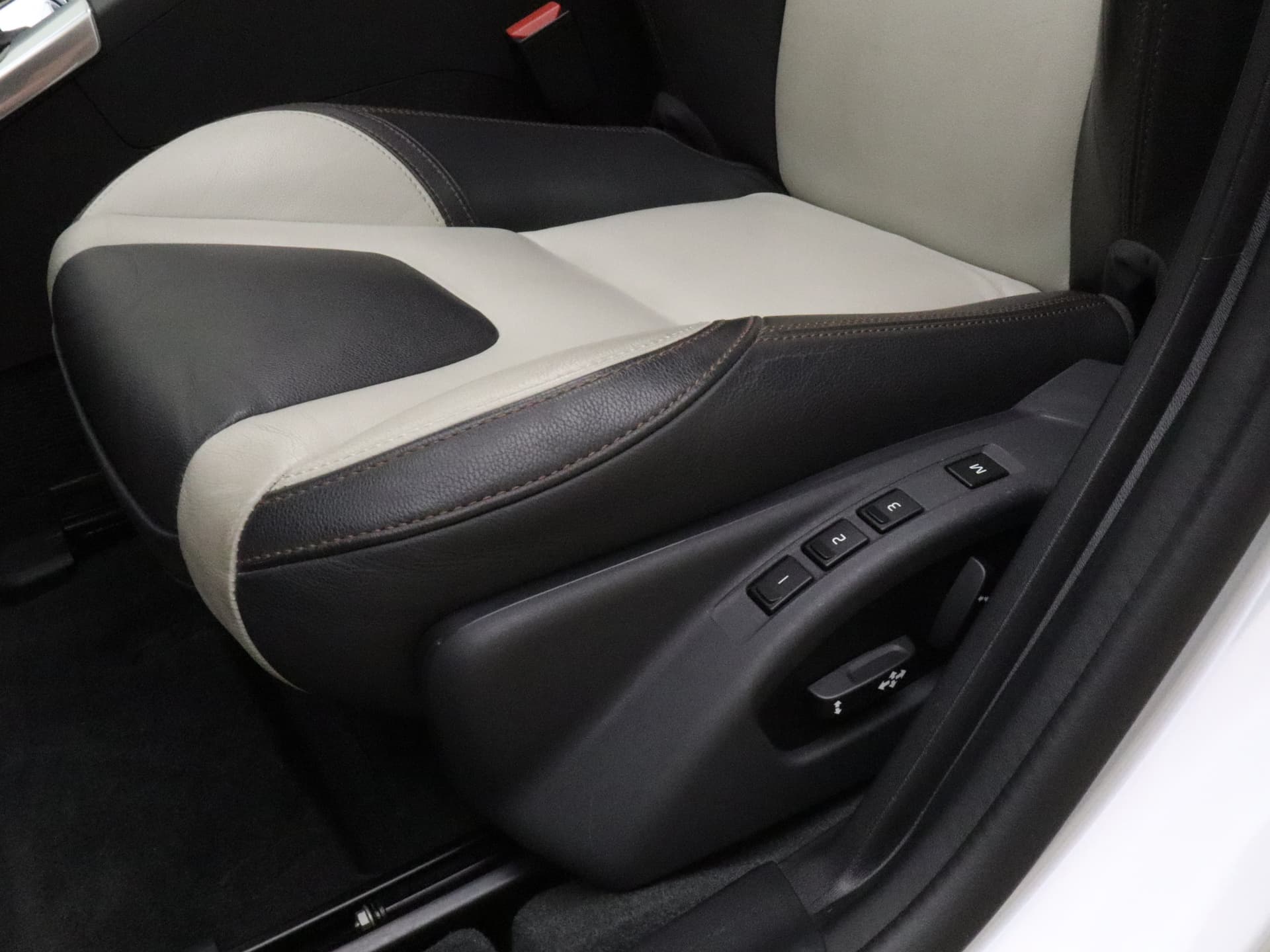 Volvo V60 Cross Country T5 245pk Automaat Polar+ / 19'' Bor / Schuif-/kanteldak / El. Stoelen / Dubbel glas / Afn. Trekhaak / Kinderzitjes / H&K Audio / Keyless / Stoel + stuurw. verwarming / PDC + CAM / ACC / BLIS / thumbnail 20