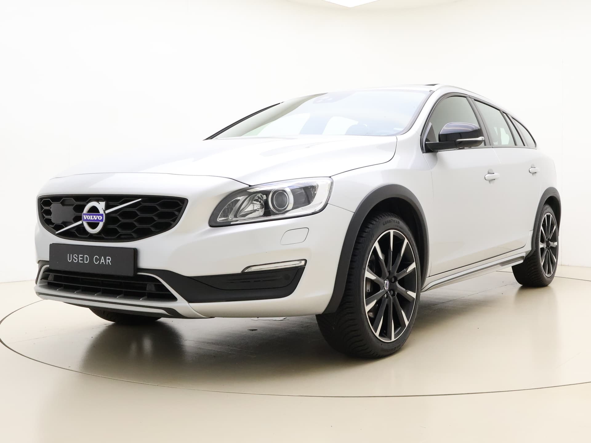Volvo V60 Cross Country T5 245pk Automaat Polar+ / 19'' Bor / Schuif-/kanteldak / El. Stoelen / Dubbel glas / Afn. Trekhaak / Kinderzitjes / H&K Audio / Keyless / Stoel + stuurw. verwarming / PDC + CAM / ACC / BLIS / thumbnail 26