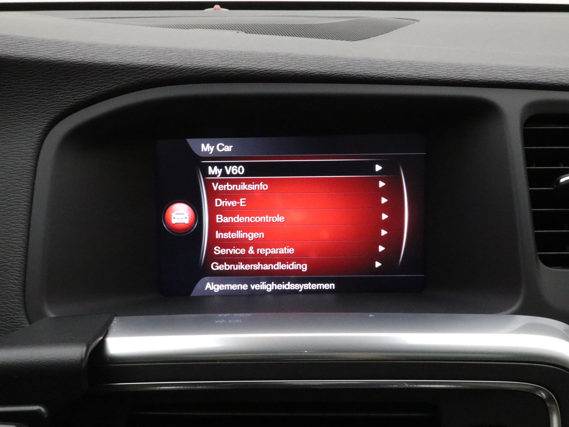 Volvo V60 Cross Country T5 245pk Automaat Polar+ / 19'' Bor / Schuif-/kanteldak / El. Stoelen / Dubbel glas / Afn. Trekhaak / Kinderzitjes / H&K Audio / Keyless / Stoel + stuurw. verwarming / PDC + CAM / ACC / BLIS / thumbnail 27