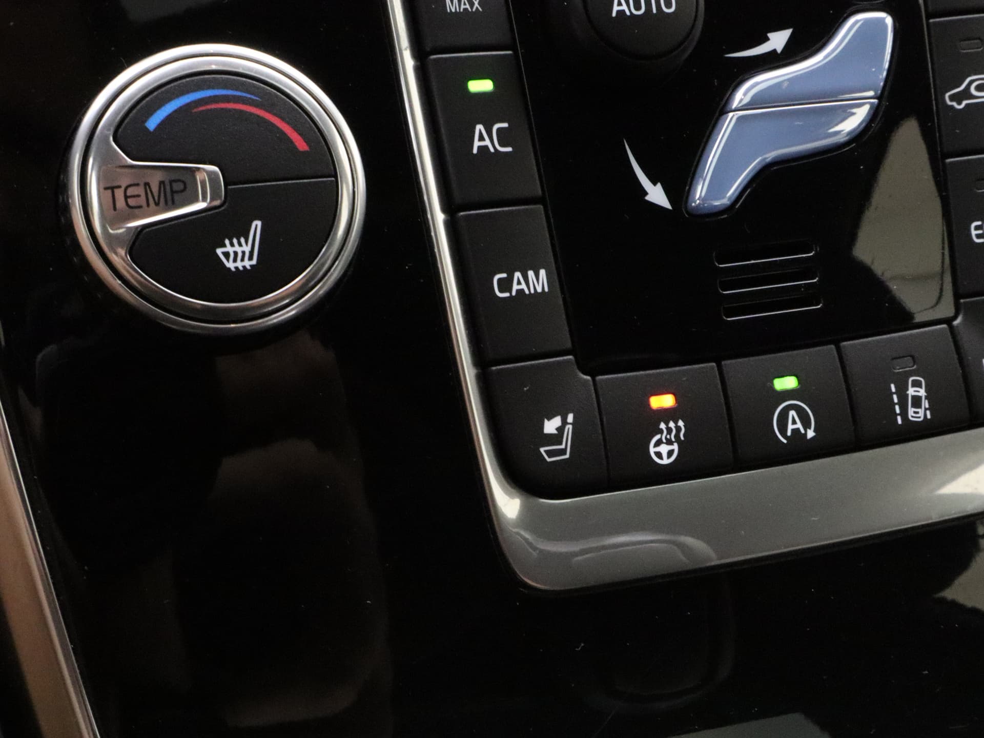 Volvo V60 Cross Country T5 245pk Automaat Polar+ / 19'' Bor / Schuif-/kanteldak / El. Stoelen / Dubbel glas / Afn. Trekhaak / Kinderzitjes / H&K Audio / Keyless / Stoel + stuurw. verwarming / PDC + CAM / ACC / BLIS / thumbnail 29