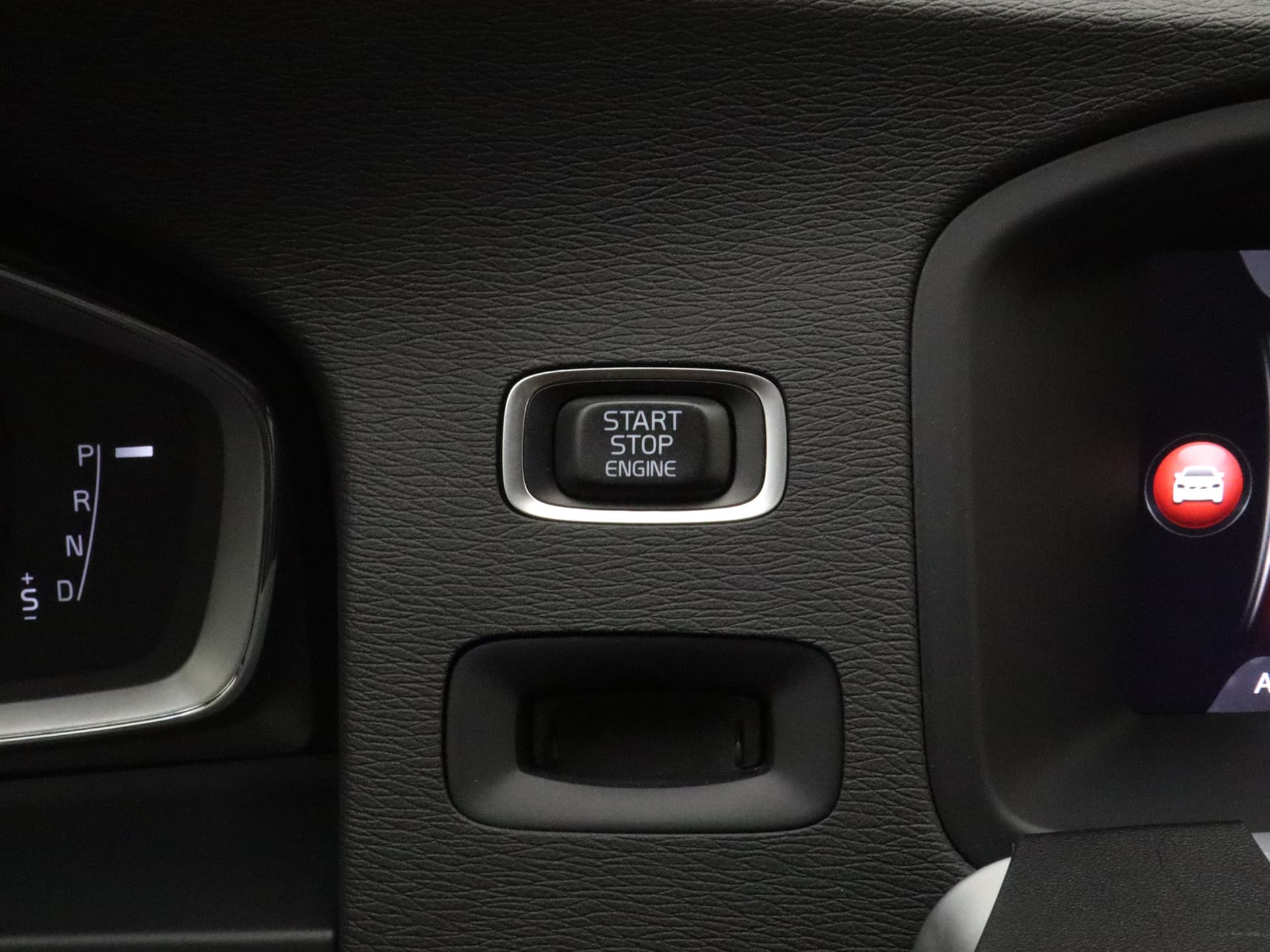 Volvo V60 Cross Country T5 245pk Automaat Polar+ / 19'' Bor / Schuif-/kanteldak / El. Stoelen / Dubbel glas / Afn. Trekhaak / Kinderzitjes / H&K Audio / Keyless / Stoel + stuurw. verwarming / PDC + CAM / ACC / BLIS / thumbnail 30