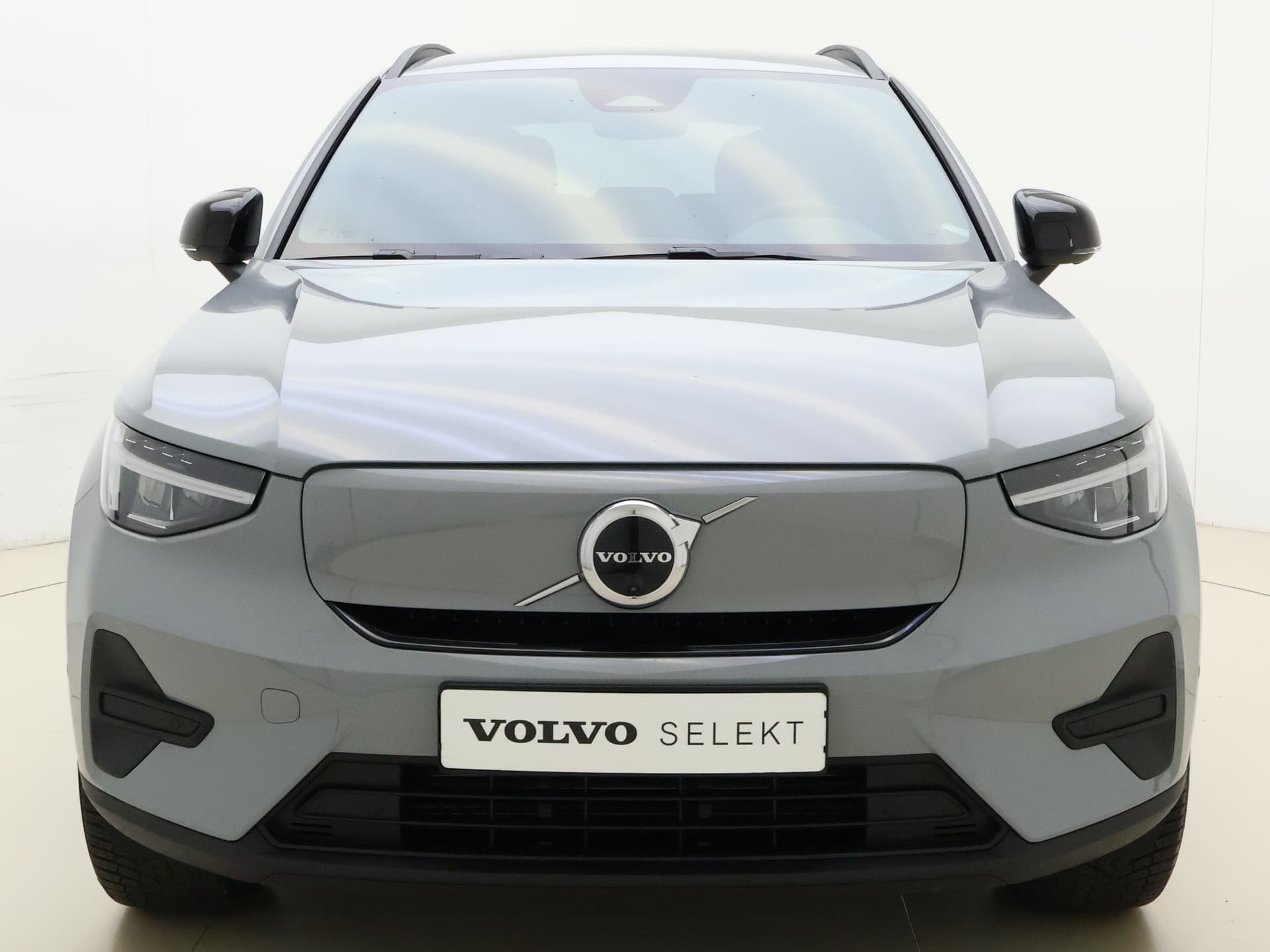 Volvo EX40 Extended Range Core / 360 CAMERA / ADAPT. CRUISE / BLIS / GETINT GLAS / STOELVERWARMING / thumbnail 3