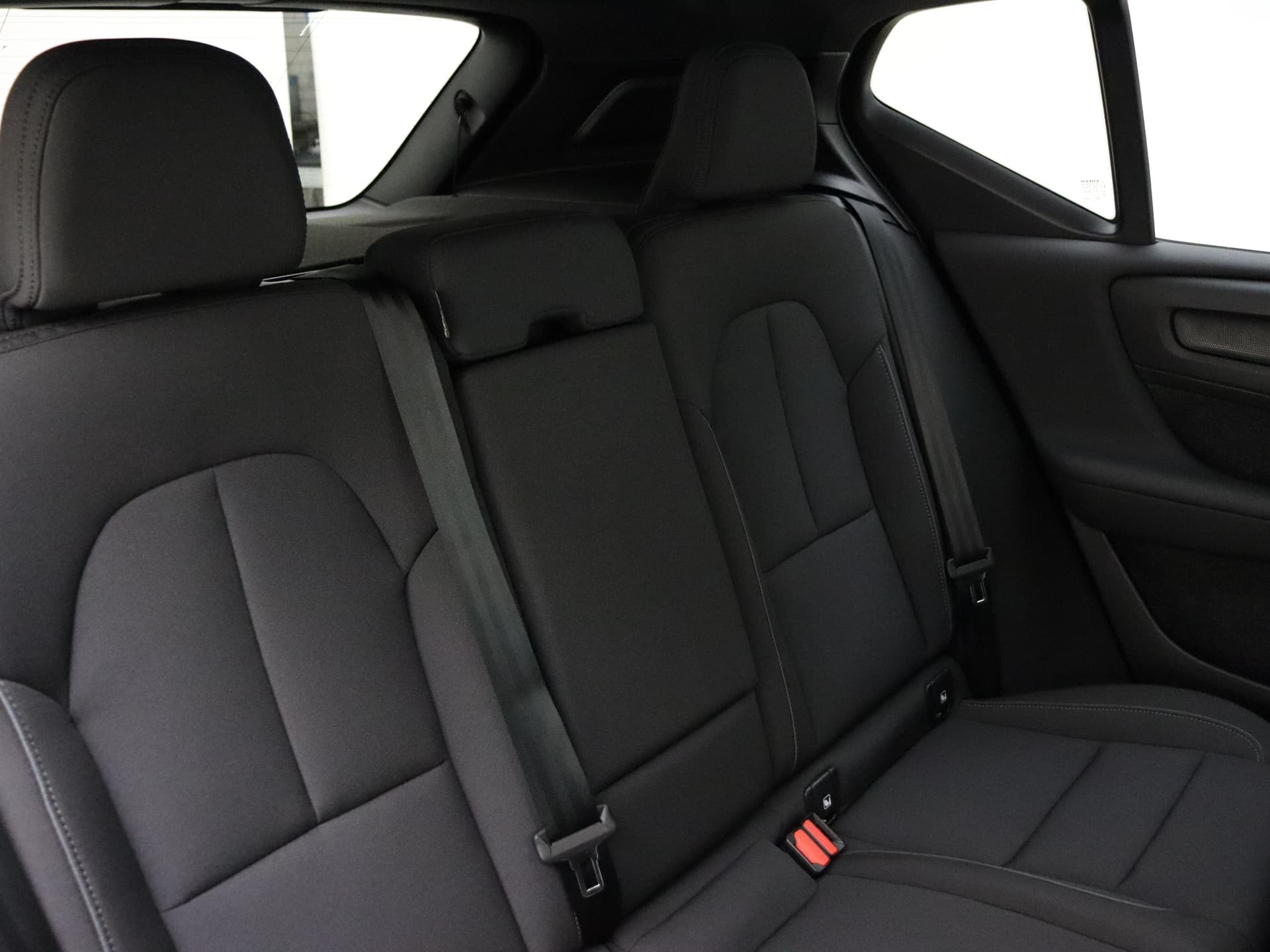 Volvo EX40 Extended Range Core / 360 CAMERA / ADAPT. CRUISE / BLIS / GETINT GLAS / STOELVERWARMING / thumbnail 4