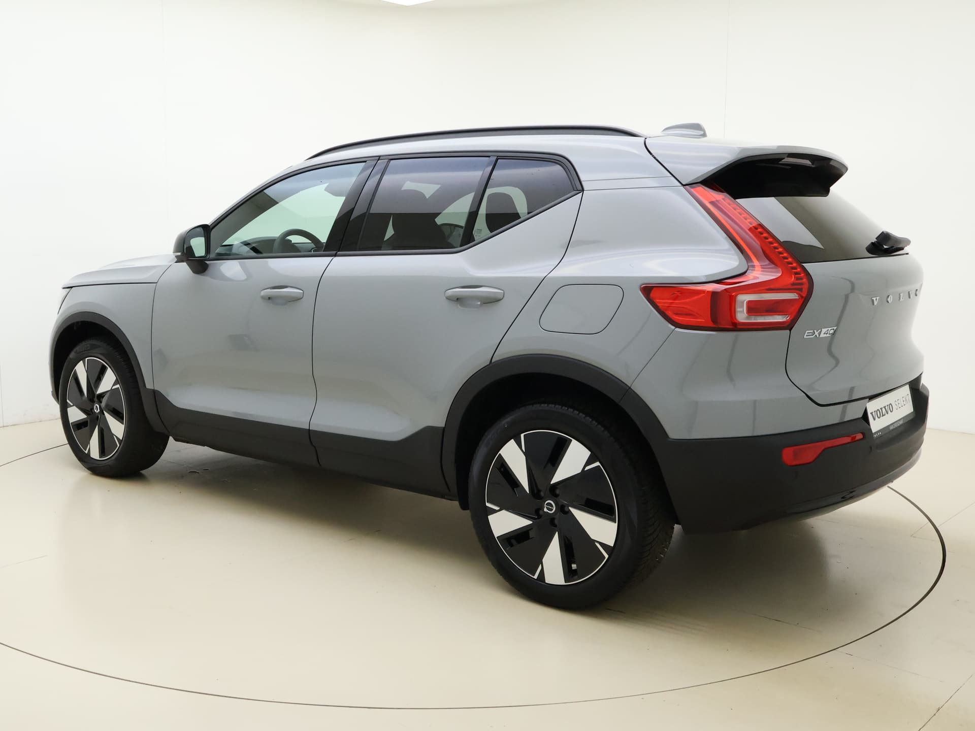 Volvo EX40 Extended Range Core / 360 CAMERA / ADAPT. CRUISE / BLIS / GETINT GLAS / STOELVERWARMING / thumbnail 9