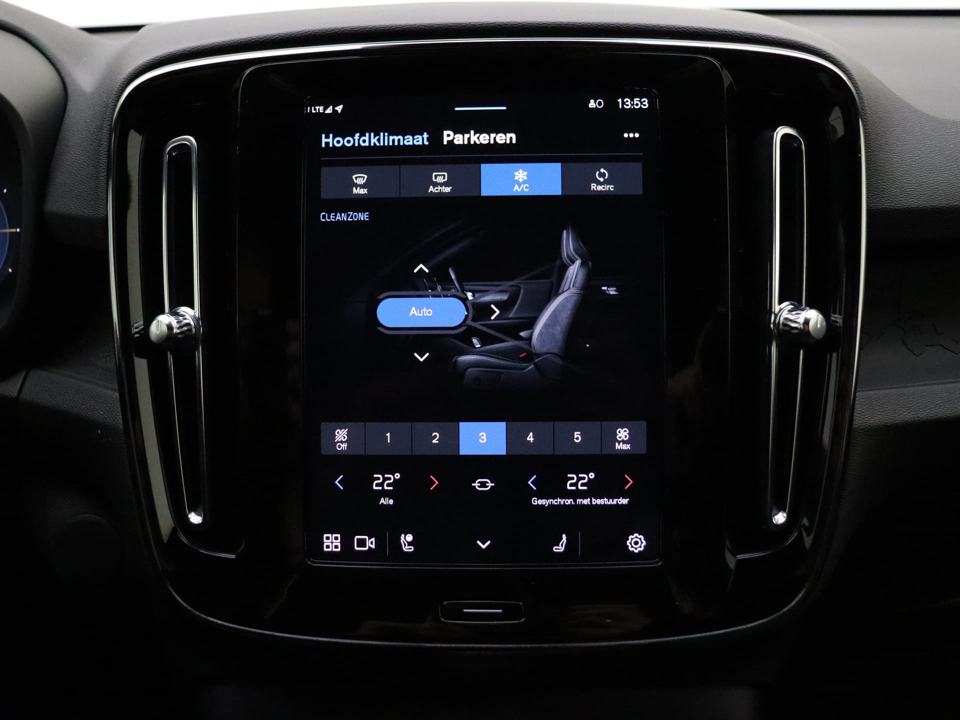 Volvo EX40 Extended Range Core / 360 CAMERA / ADAPT. CRUISE / BLIS / GETINT GLAS / STOELVERWARMING / thumbnail 28