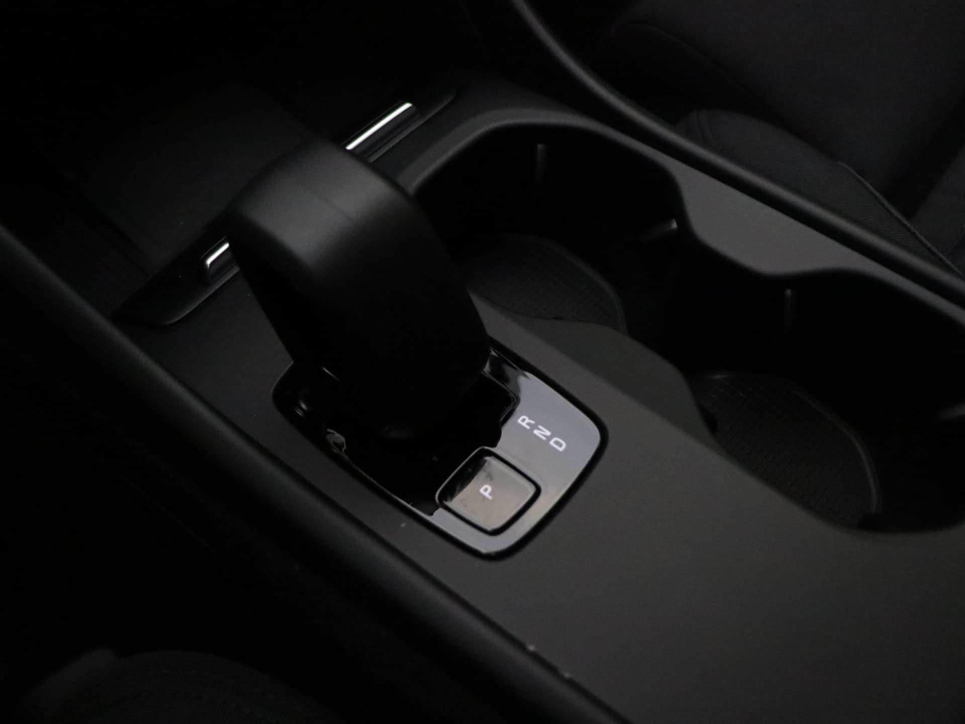 Volvo EX40 Extended Range Core / 360 CAMERA / ADAPT. CRUISE / BLIS / GETINT GLAS / STOELVERWARMING / thumbnail 31