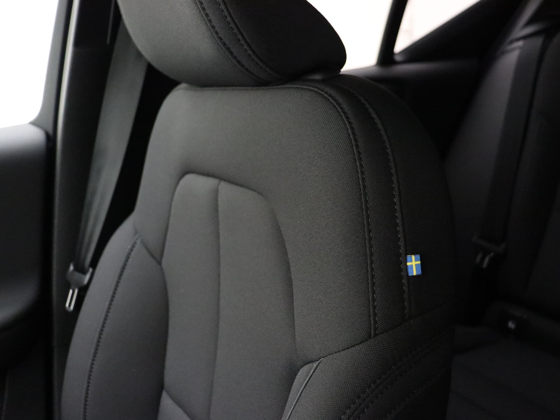 Volvo EX40 Extended Range Core / 360 CAMERA / ADAPT. CRUISE / BLIS / GETINT GLAS / STOELVERWARMING / thumbnail 33