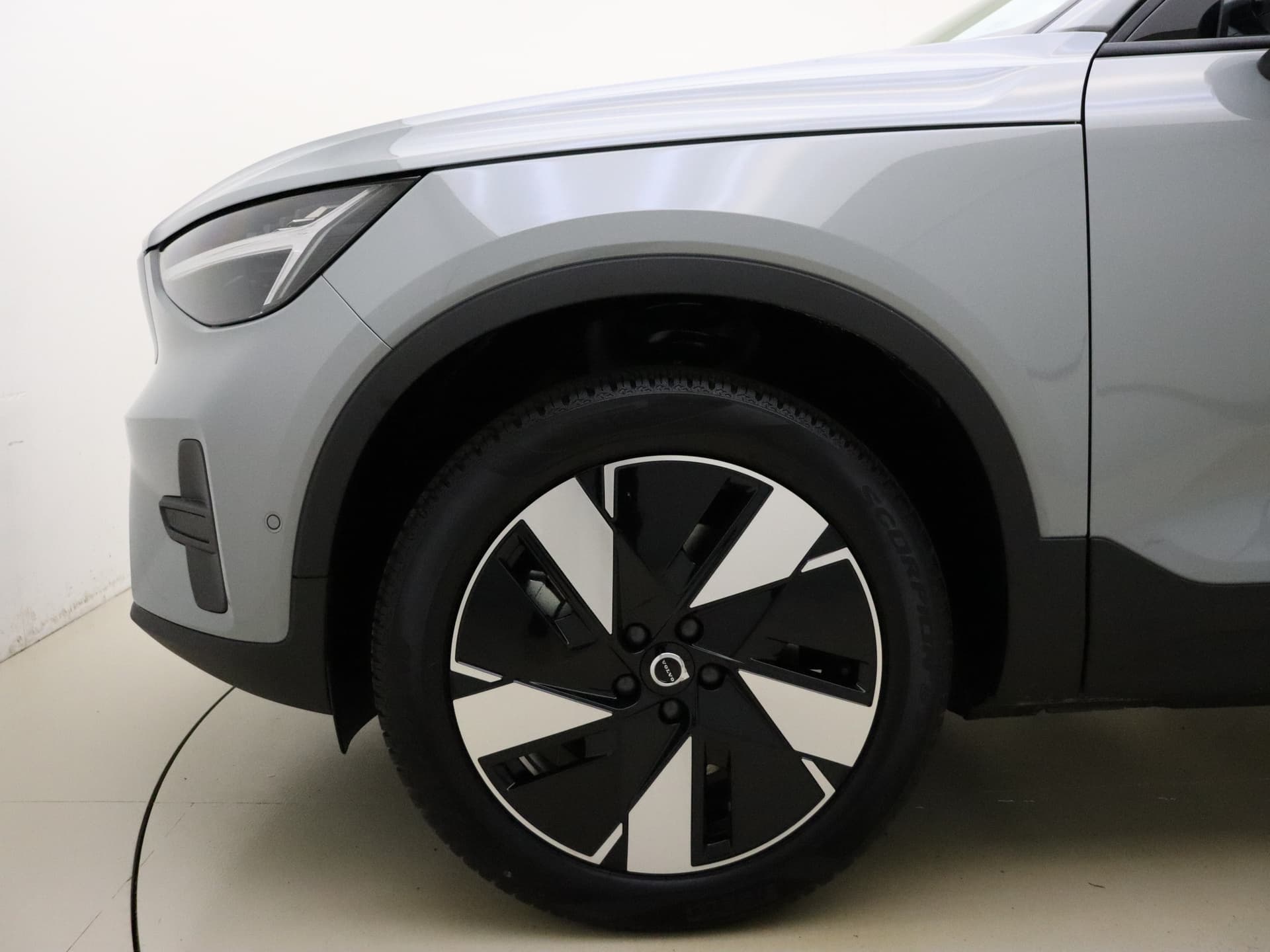 Volvo EX40 Extended Range Core / 360 CAMERA / ADAPT. CRUISE / BLIS / GETINT GLAS / STOELVERWARMING / thumbnail 34