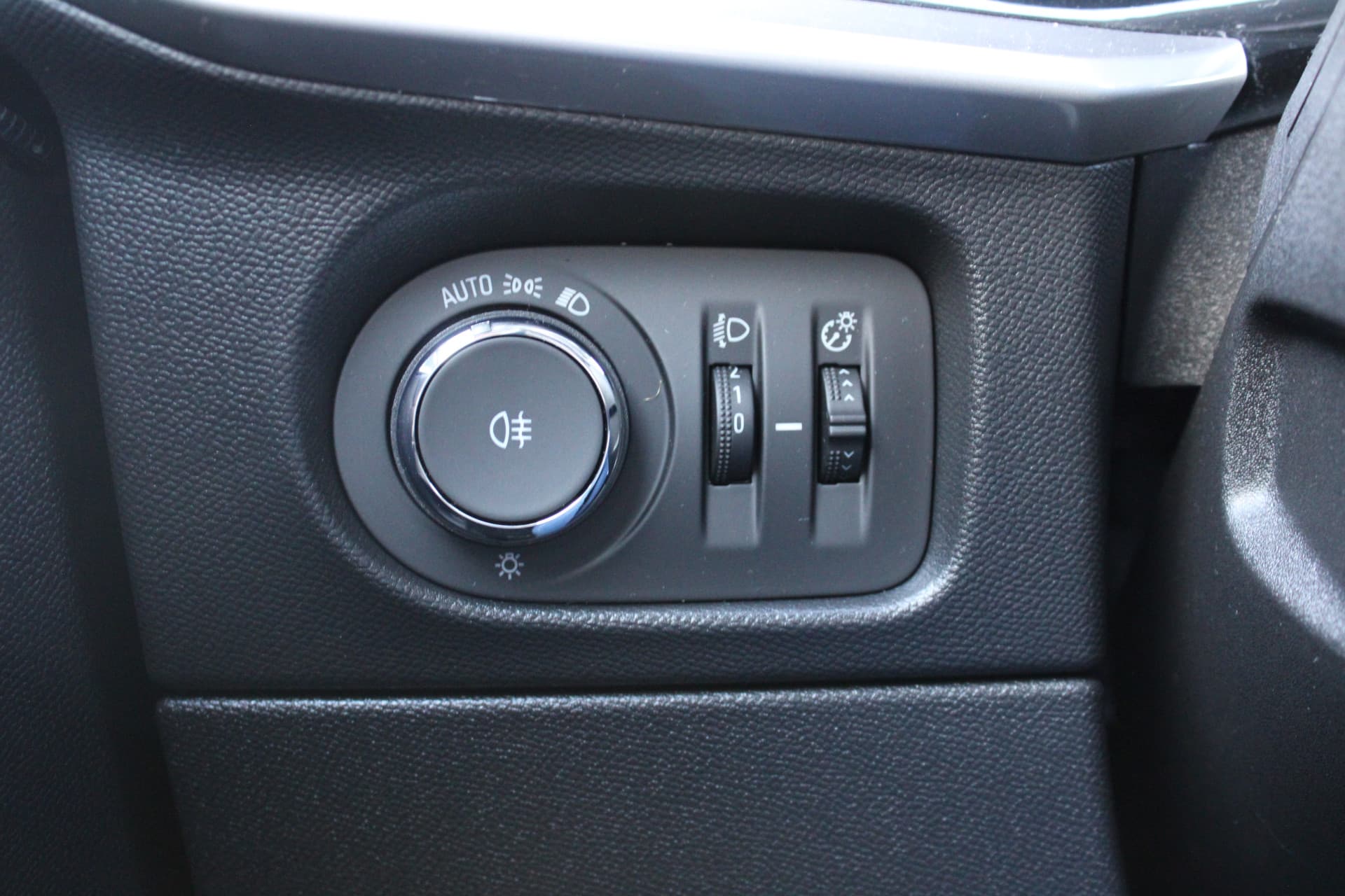 Opel Mokka-e Electric Level 2 50 kWh thumbnail 17