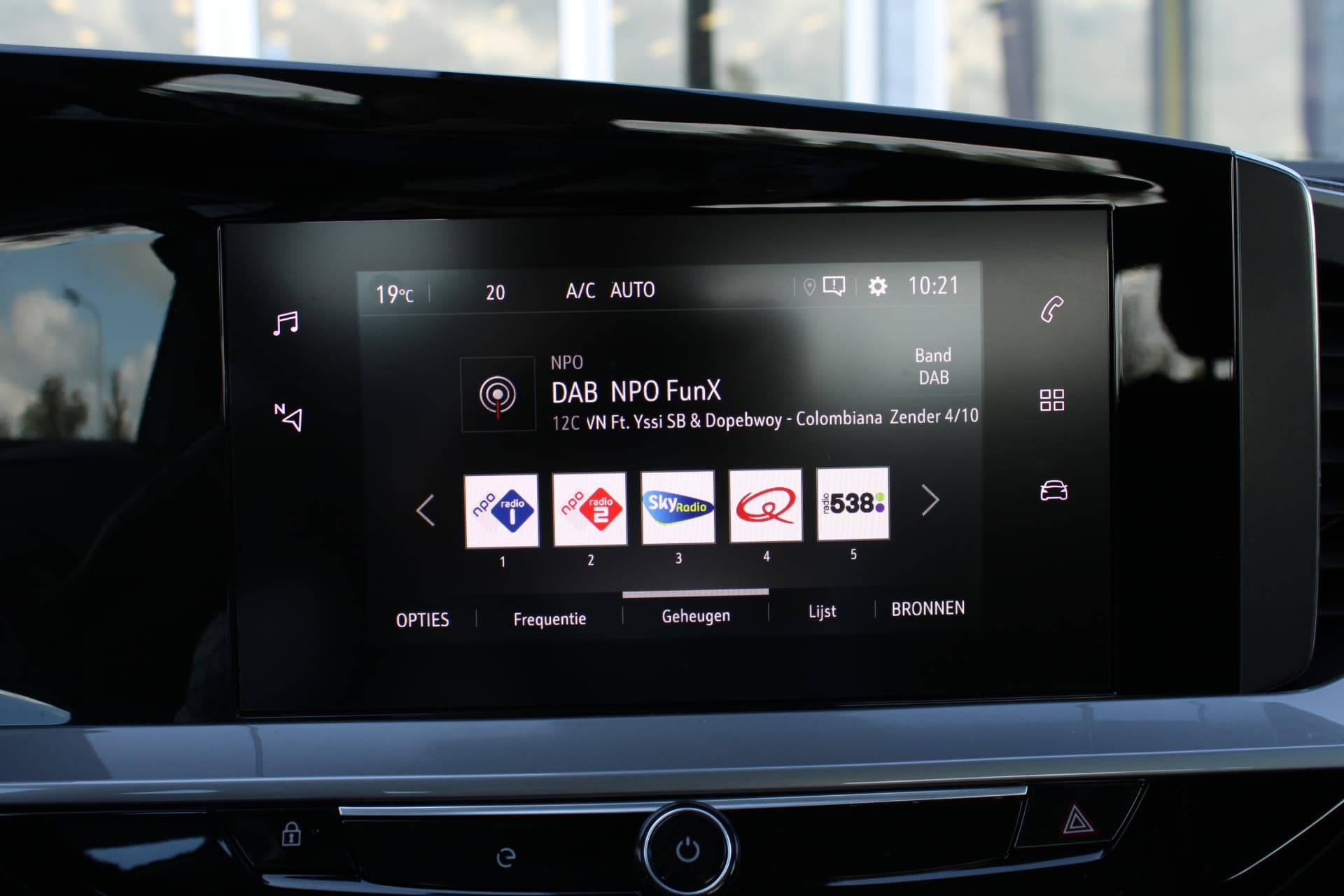 Opel Mokka-e Electric Level 2 50 kWh thumbnail 23