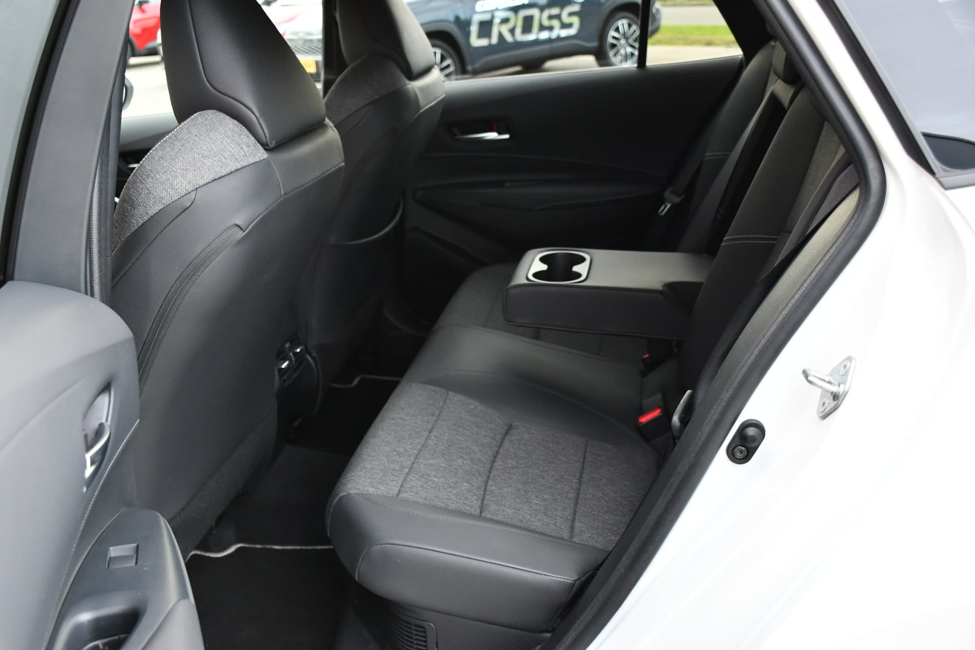 Toyota Corolla Touring Sports Hybrid 140 Dynamic + Automaat 140Pk thumbnail 6