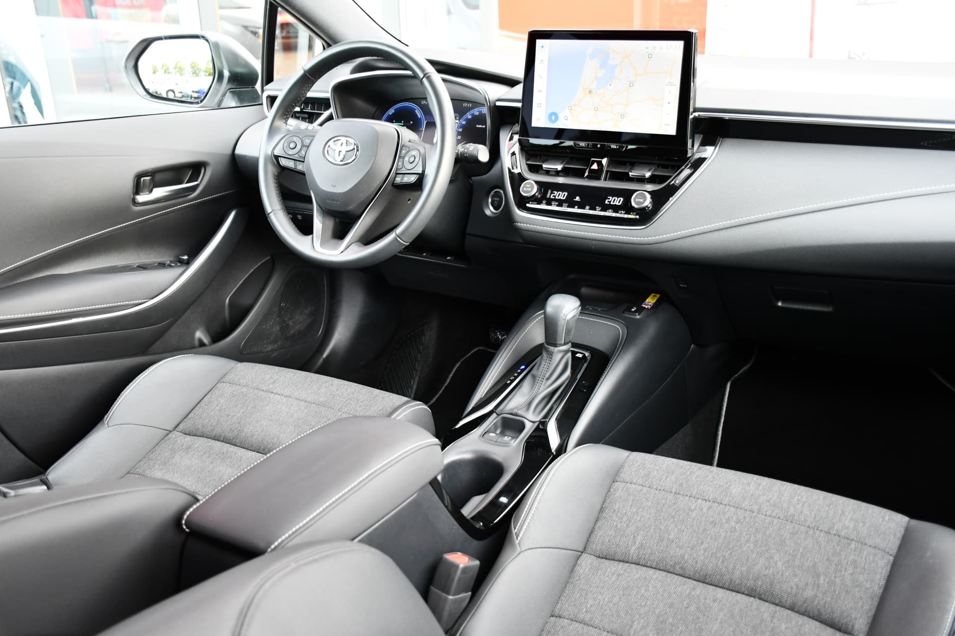 Toyota Corolla Touring Sports Hybrid 140 Dynamic + Automaat 140Pk thumbnail 16