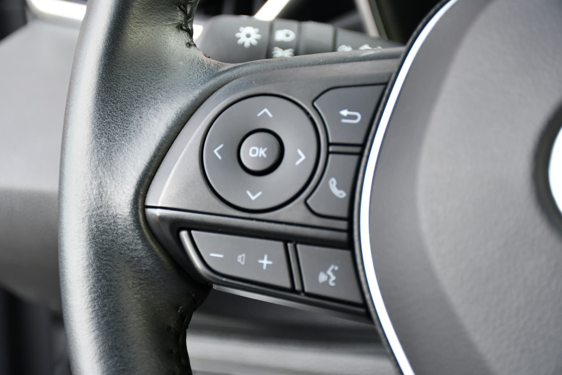 Toyota Corolla Touring Sports Hybrid 140 Dynamic + Automaat 140Pk thumbnail 26