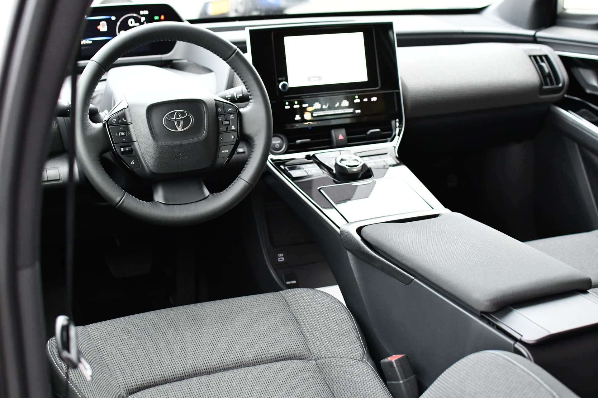 Toyota BZ4X Active 71 kWh Automaat 204pk thumbnail 2