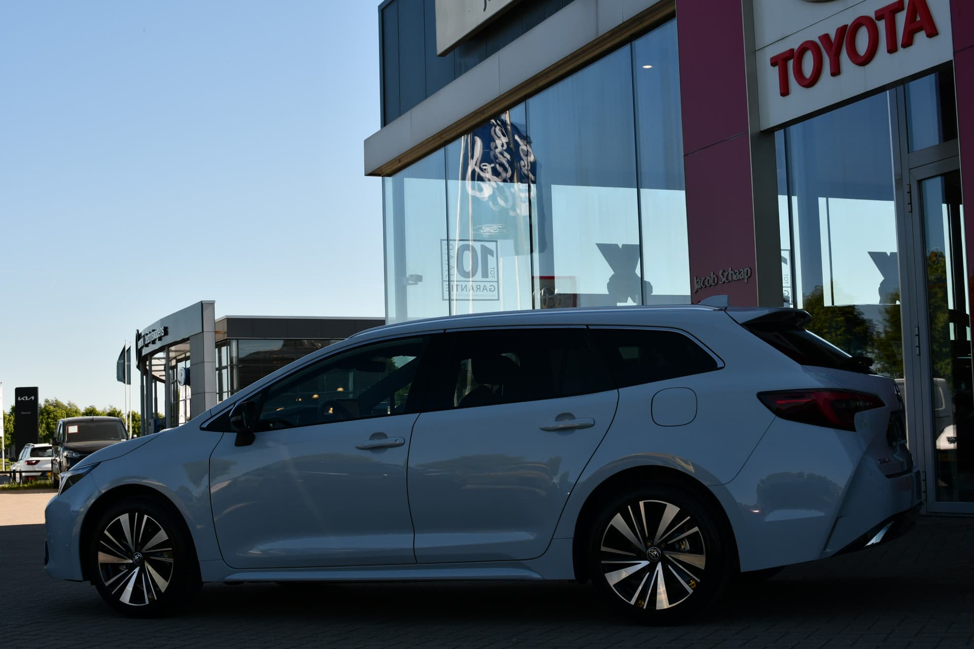 Toyota Corolla Touring Sports Hybrid 180 Dynamic Automaat 178pk thumbnail 3