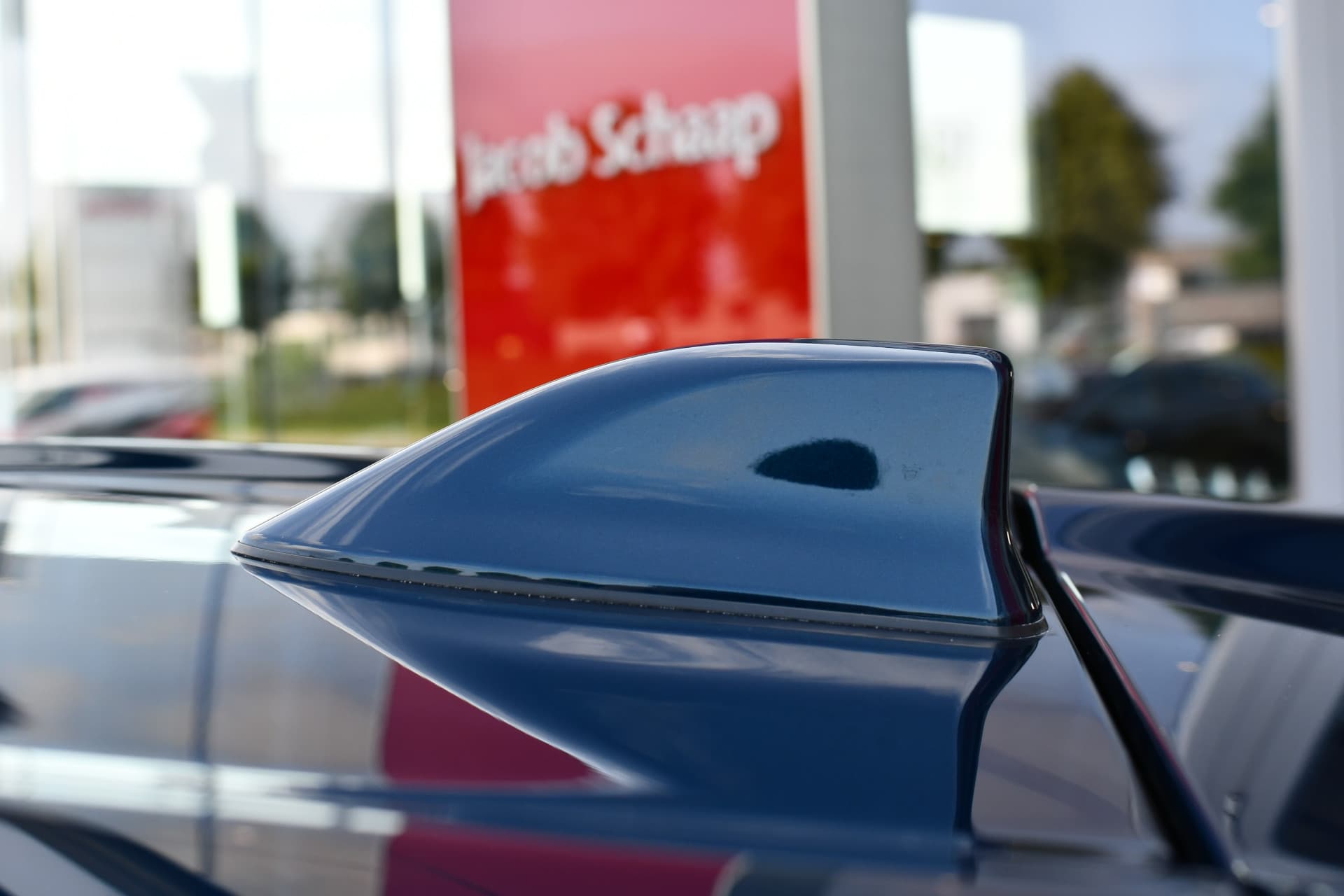 Toyota C-HR 1.8 Hybrid 140 Dynamic Automaat 140pk thumbnail 2