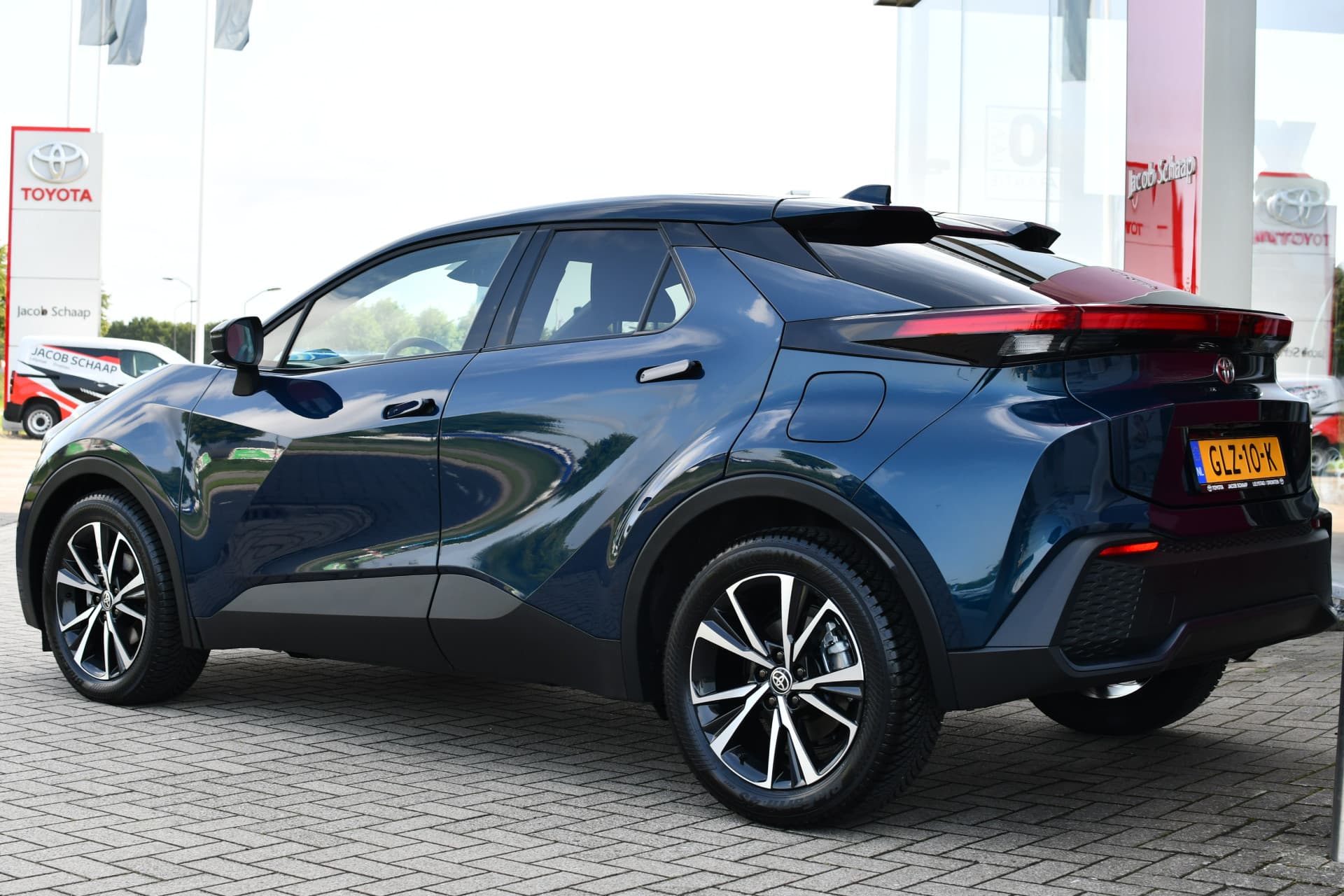 Toyota C-HR 1.8 Hybrid 140 Dynamic Automaat 140pk thumbnail 5