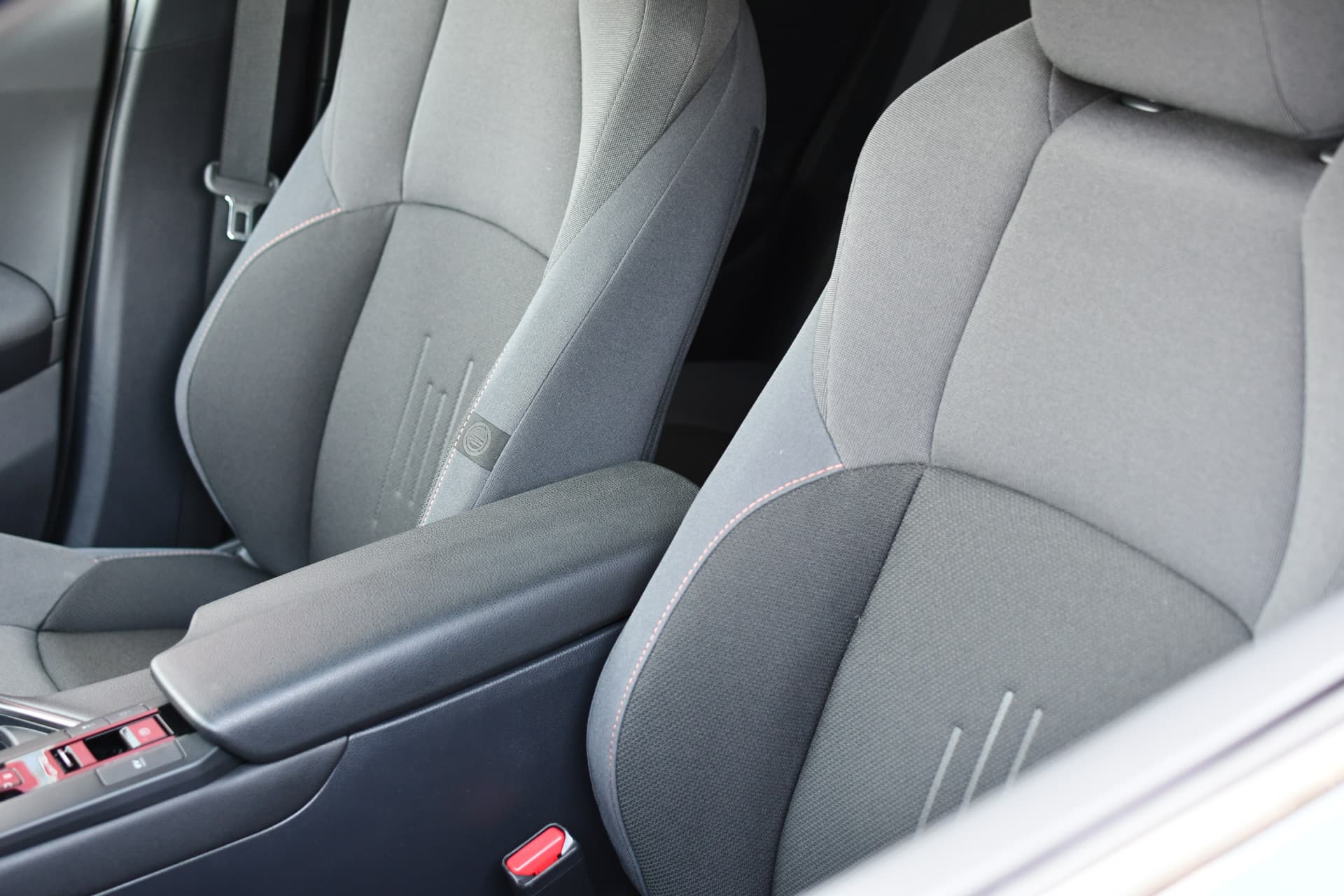 Toyota C-HR 1.8 Hybrid 140 Dynamic Automaat 140pk thumbnail 19