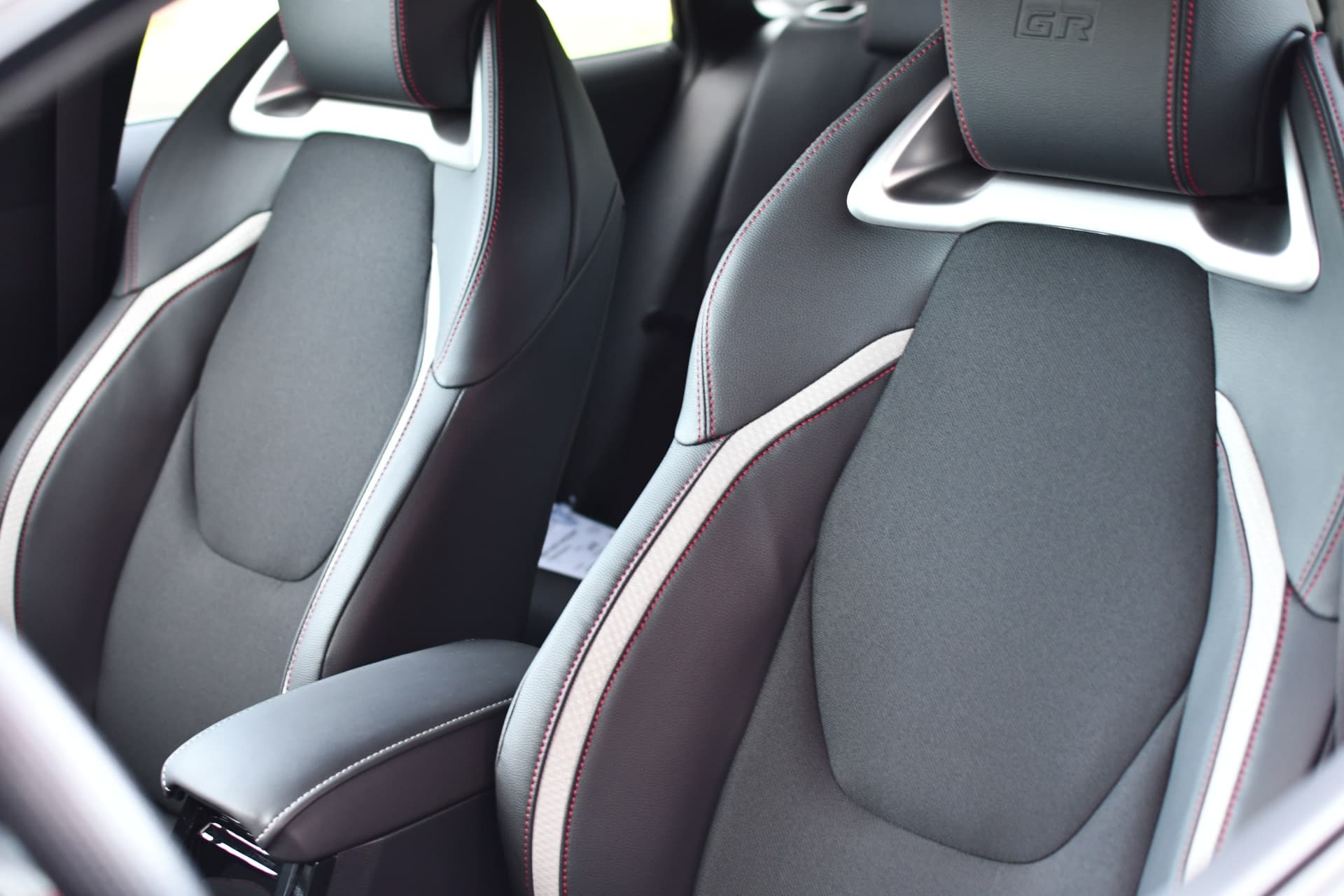 Toyota Corolla Touring Sports Hybrid 200 GR-Sport Plus Limited Automaat 197pk thumbnail 4