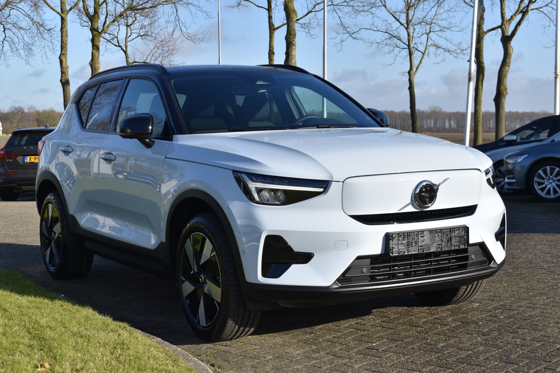 Volvo EX40 Extended Range 252PK Plus 82KWH thumbnail 3