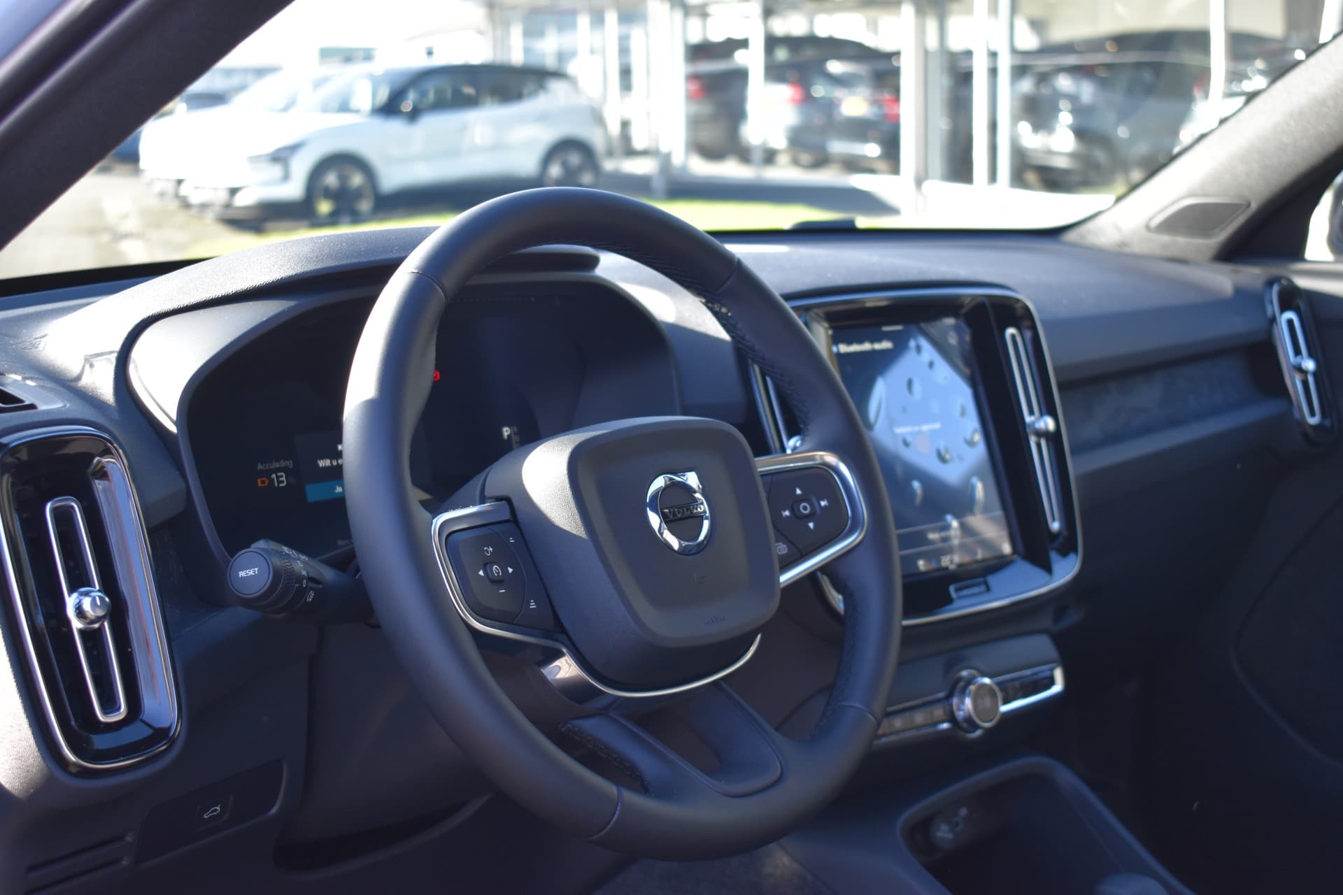 Volvo EX40 Extended Range 252PK Plus 82KWH thumbnail 5