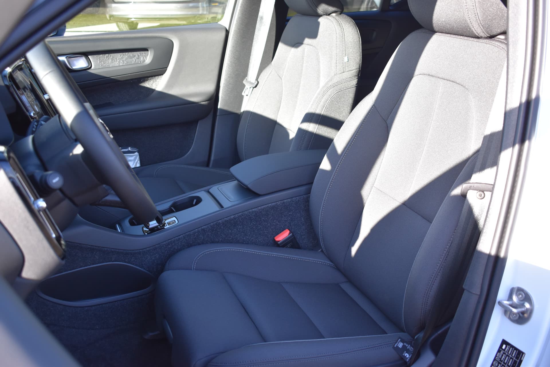 Volvo EX40 Extended Range 252PK Plus 82KWH thumbnail 6