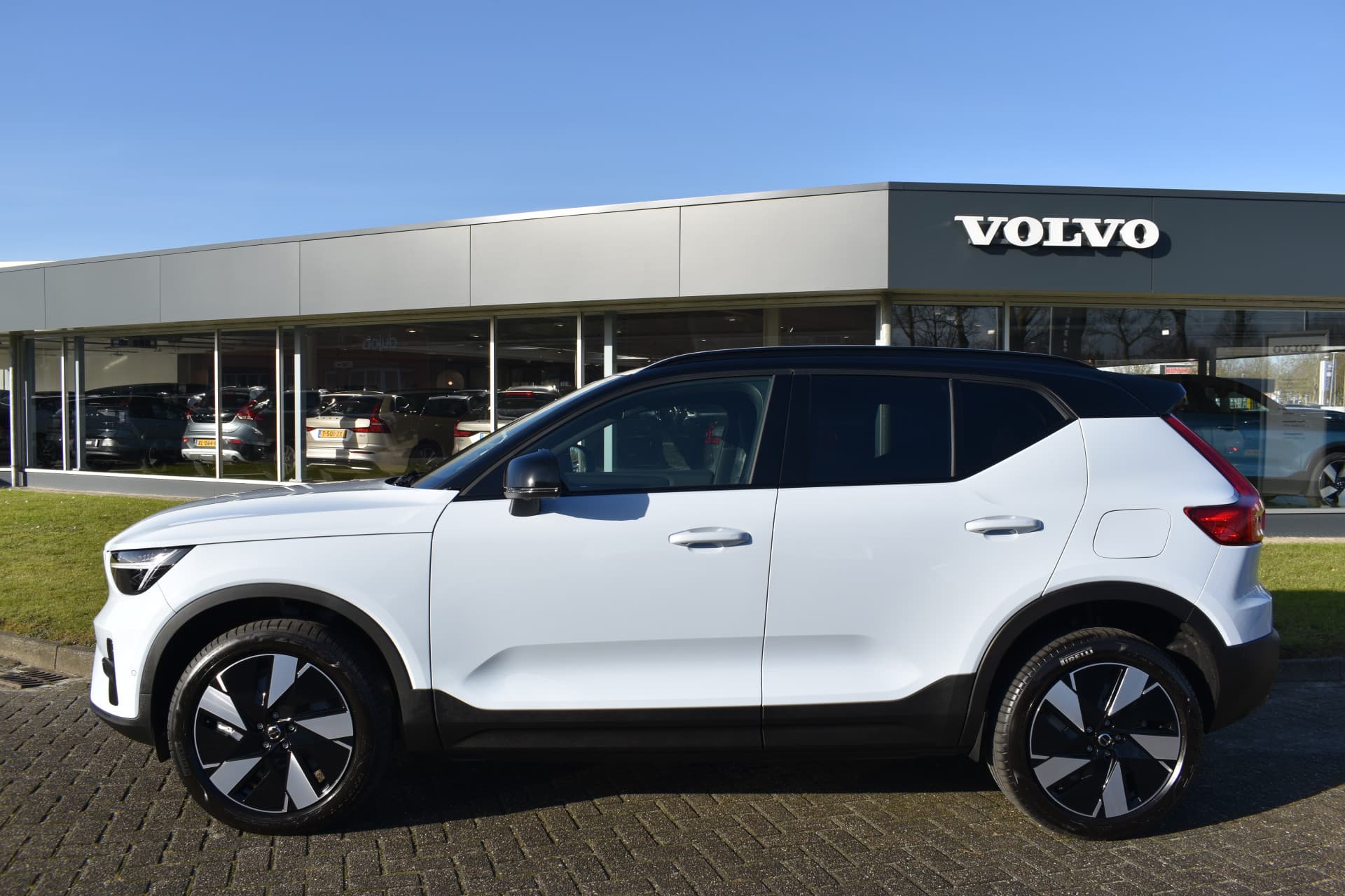 Volvo EX40 Extended Range 252PK Plus 82KWH thumbnail 8