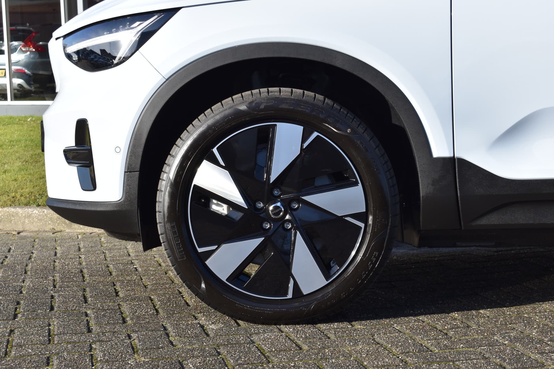 Volvo EX40 Extended Range 252PK Plus 82KWH thumbnail 11