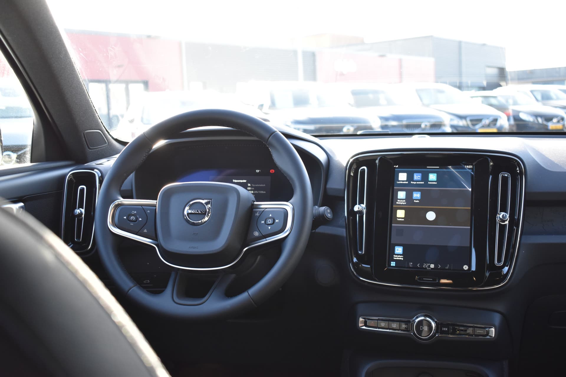 Volvo EX40 Extended Range 252PK Plus 82KWH thumbnail 17