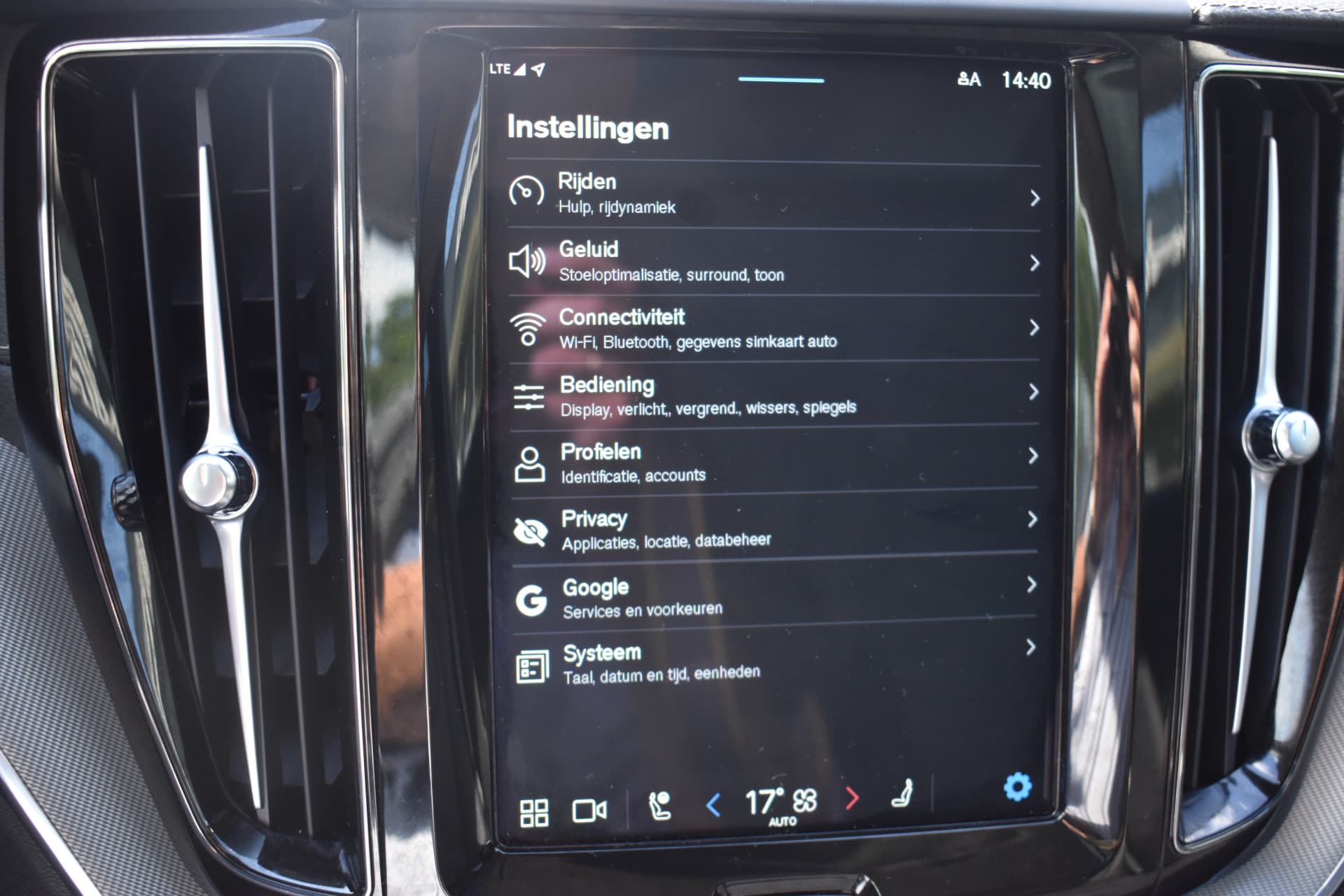 Volvo XC60 T8 AWD 455PK Plug-in hybrid Ultra Dark thumbnail 16