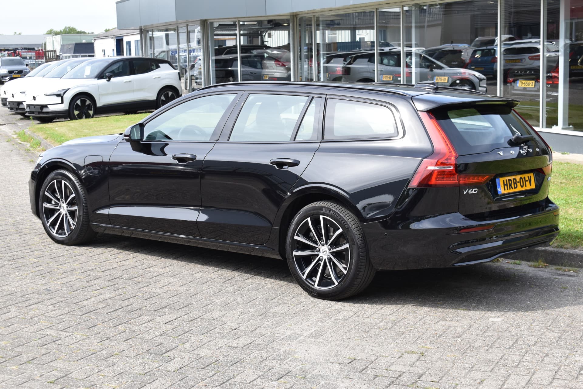Volvo V60 T6 AWD 350PK Plug-in Hybrid Plus Dark thumbnail 7