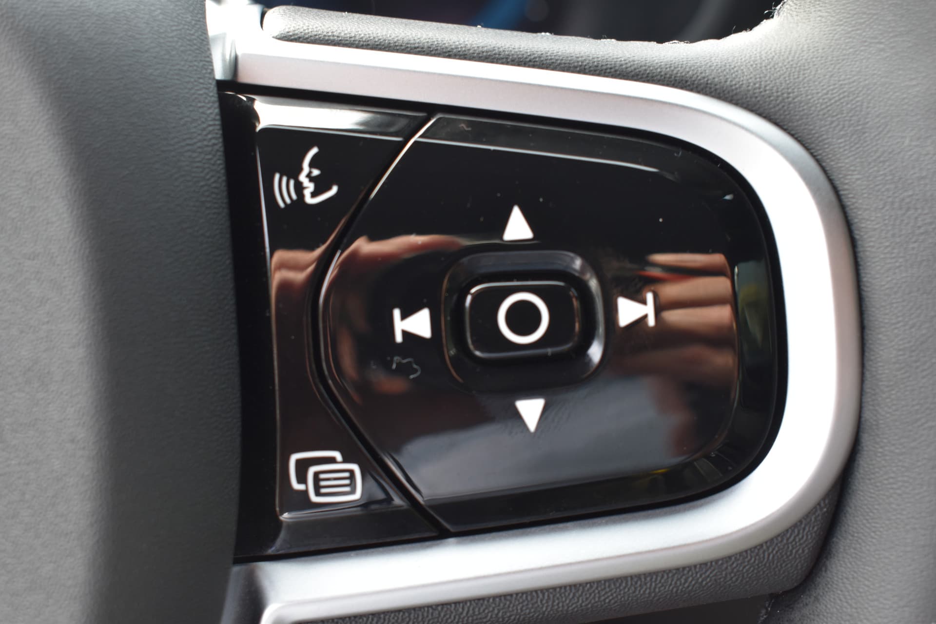 Volvo V60 T6 AWD 350PK Plug-in Hybrid Plus Dark thumbnail 12