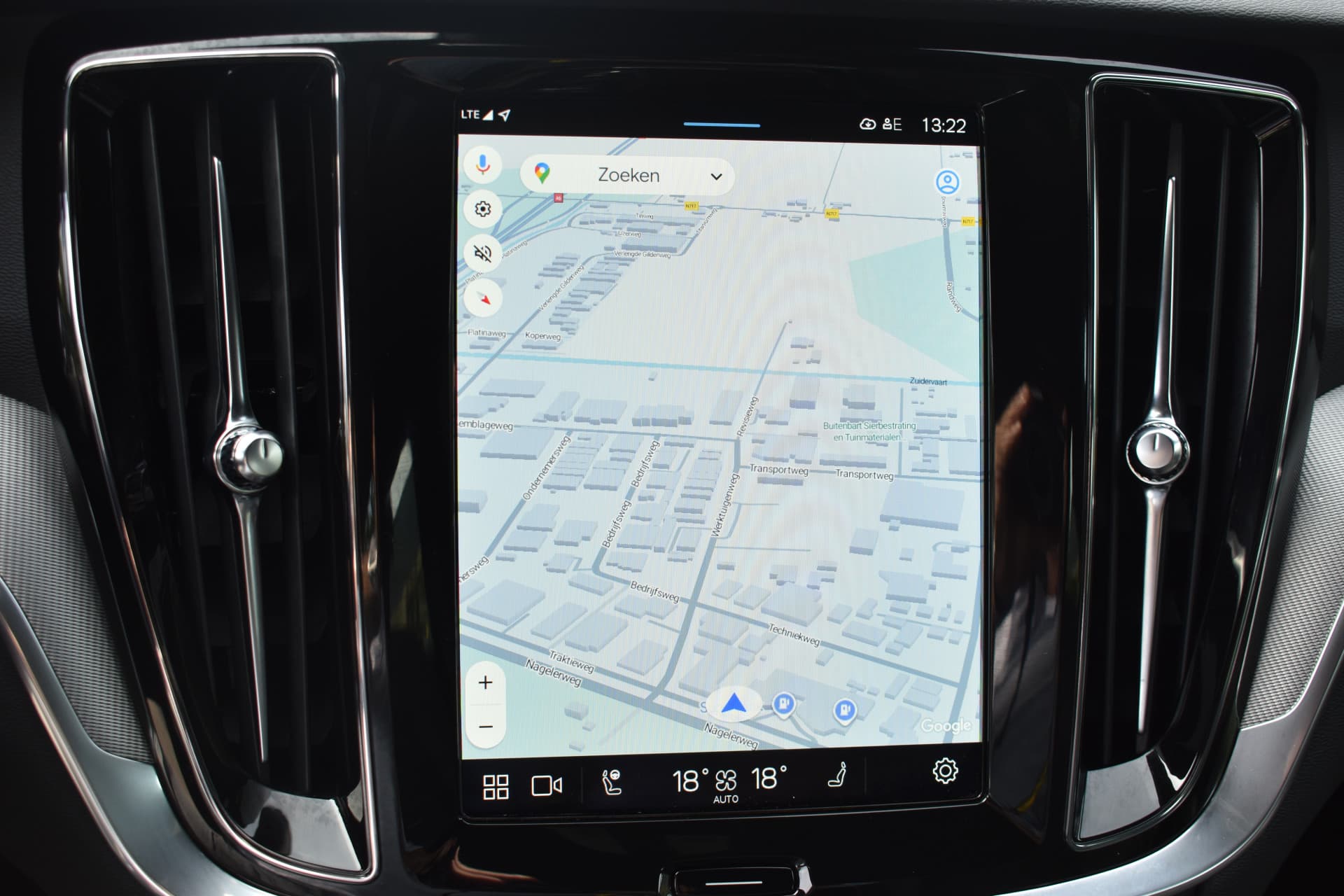 Volvo V60 T6 AWD 350PK Plug-in Hybrid Plus Dark thumbnail 13